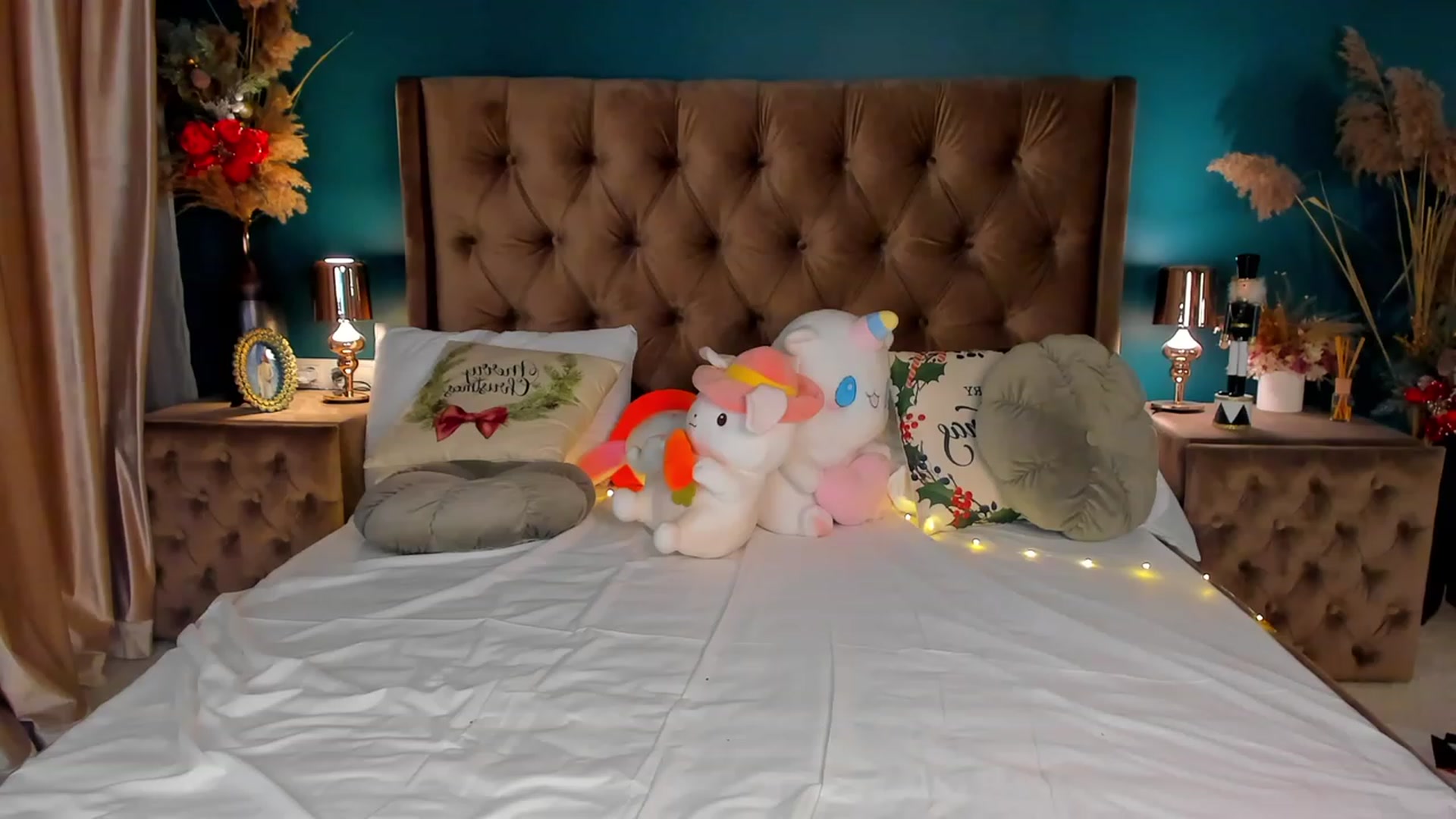 Gallery image thumbnail from ElsaYoung's myfreecams stream on, 12/25/2023, 06:02 image 17 of 20