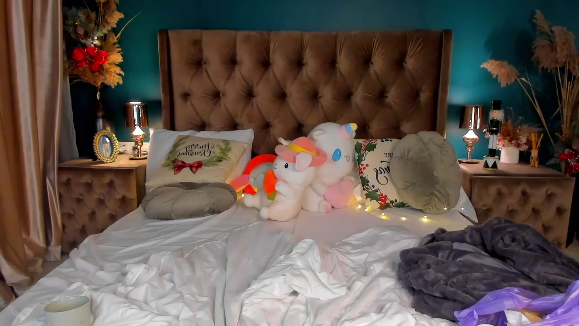 Gallery image thumbnail from ElsaYoung's myfreecams stream on, 12/25/2023, 06:02 image 8 of 20