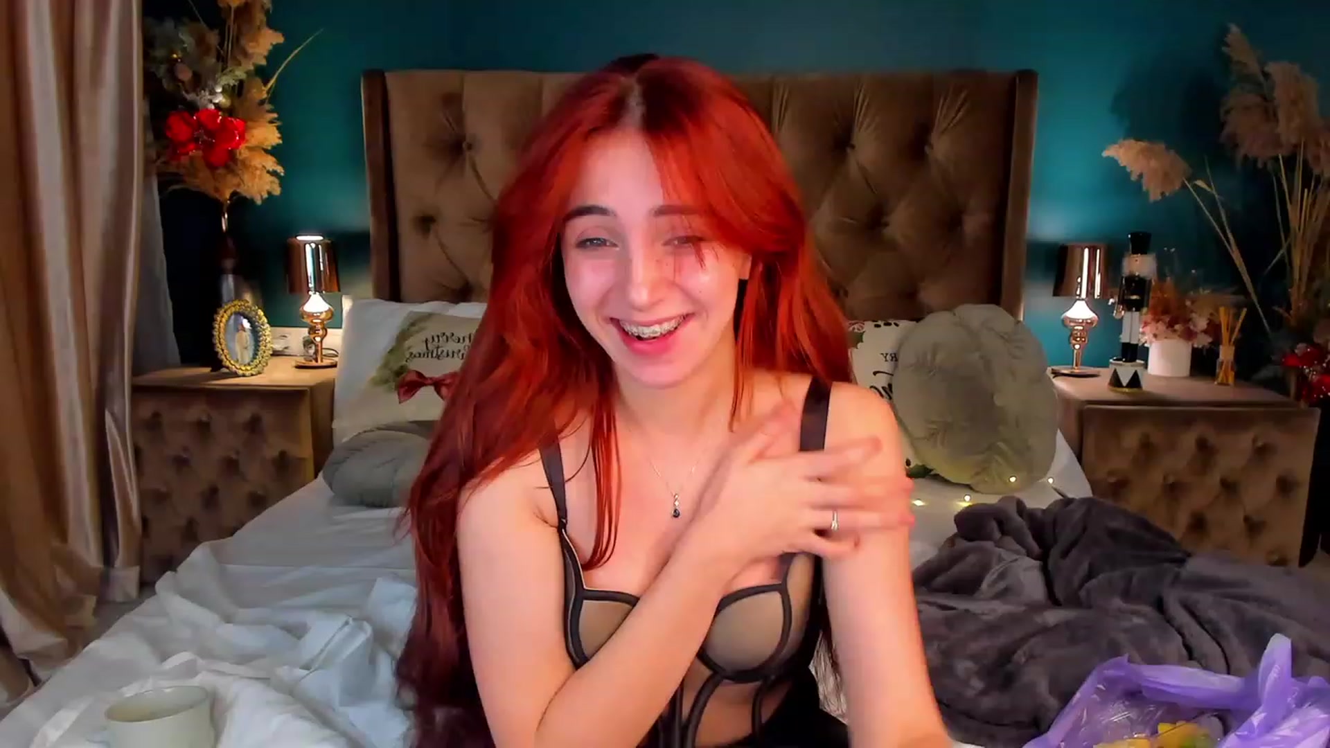 Gallery image thumbnail from ElsaYoung's myfreecams stream on, 12/25/2023, 06:02 image 12 of 20