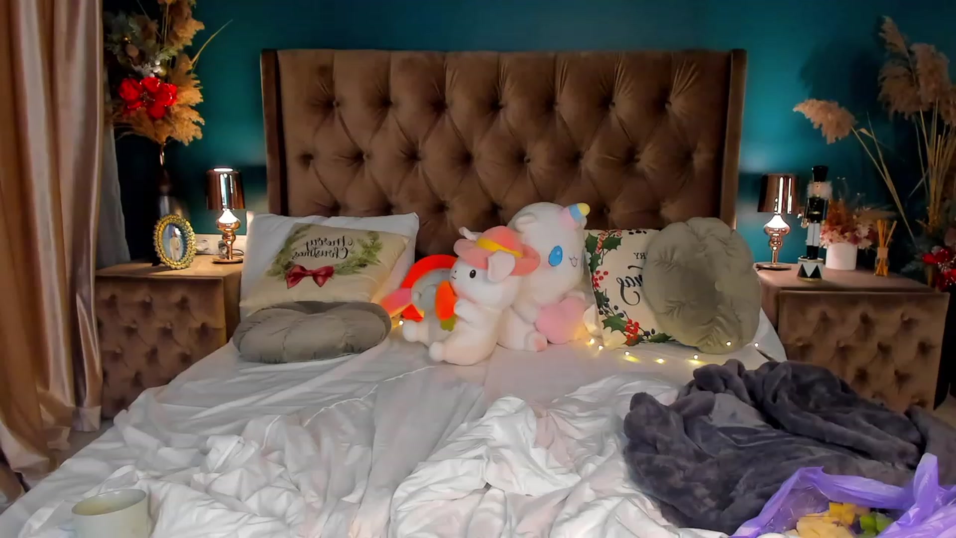 Gallery image thumbnail from ElsaYoung's myfreecams stream on, 12/25/2023, 06:02 image 10 of 20