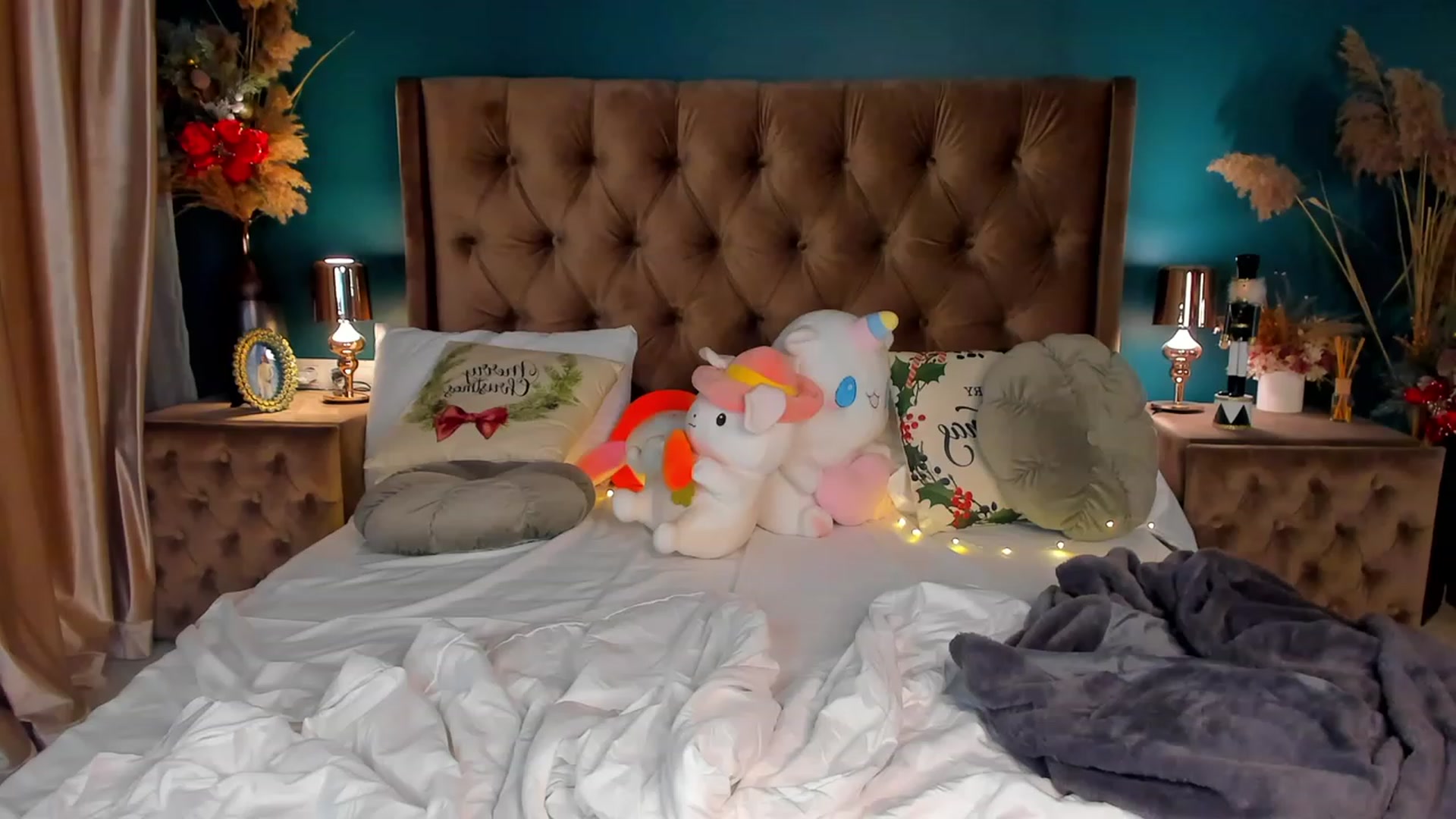 Gallery image thumbnail from ElsaYoung's myfreecams stream on, 12/25/2023, 06:02 image 13 of 20