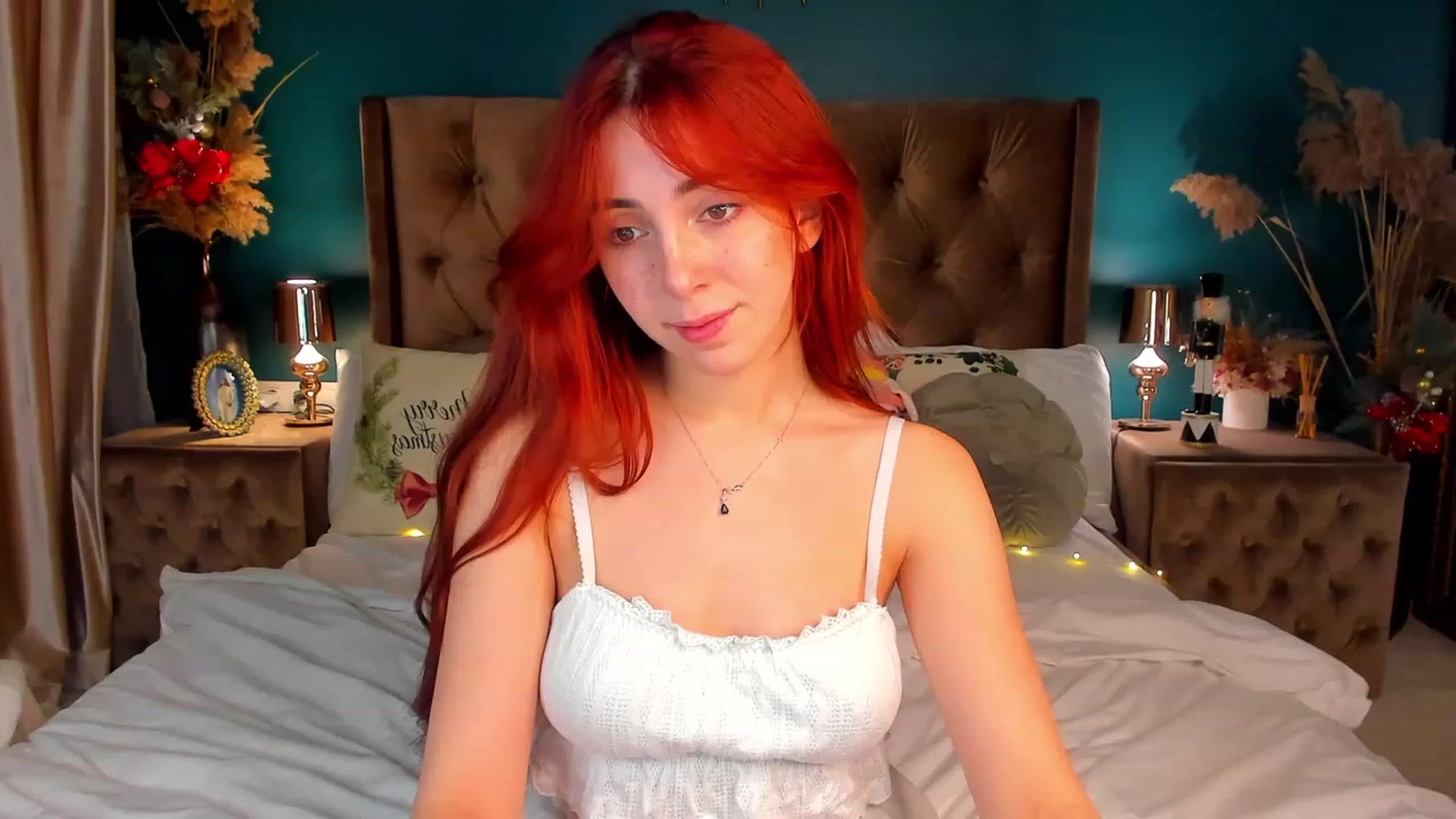 Gallery image thumbnail from ElsaYoung's myfreecams stream on, 12/25/2023, 21:23 image 16 of 20
