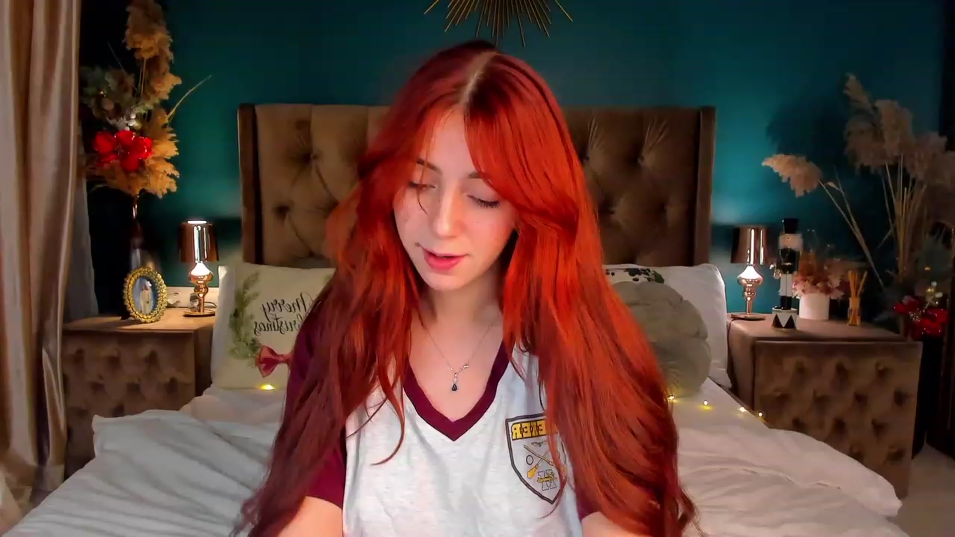 Gallery image thumbnail from ElsaYoung's myfreecams stream on, 12/25/2023, 21:23 image 4 of 20