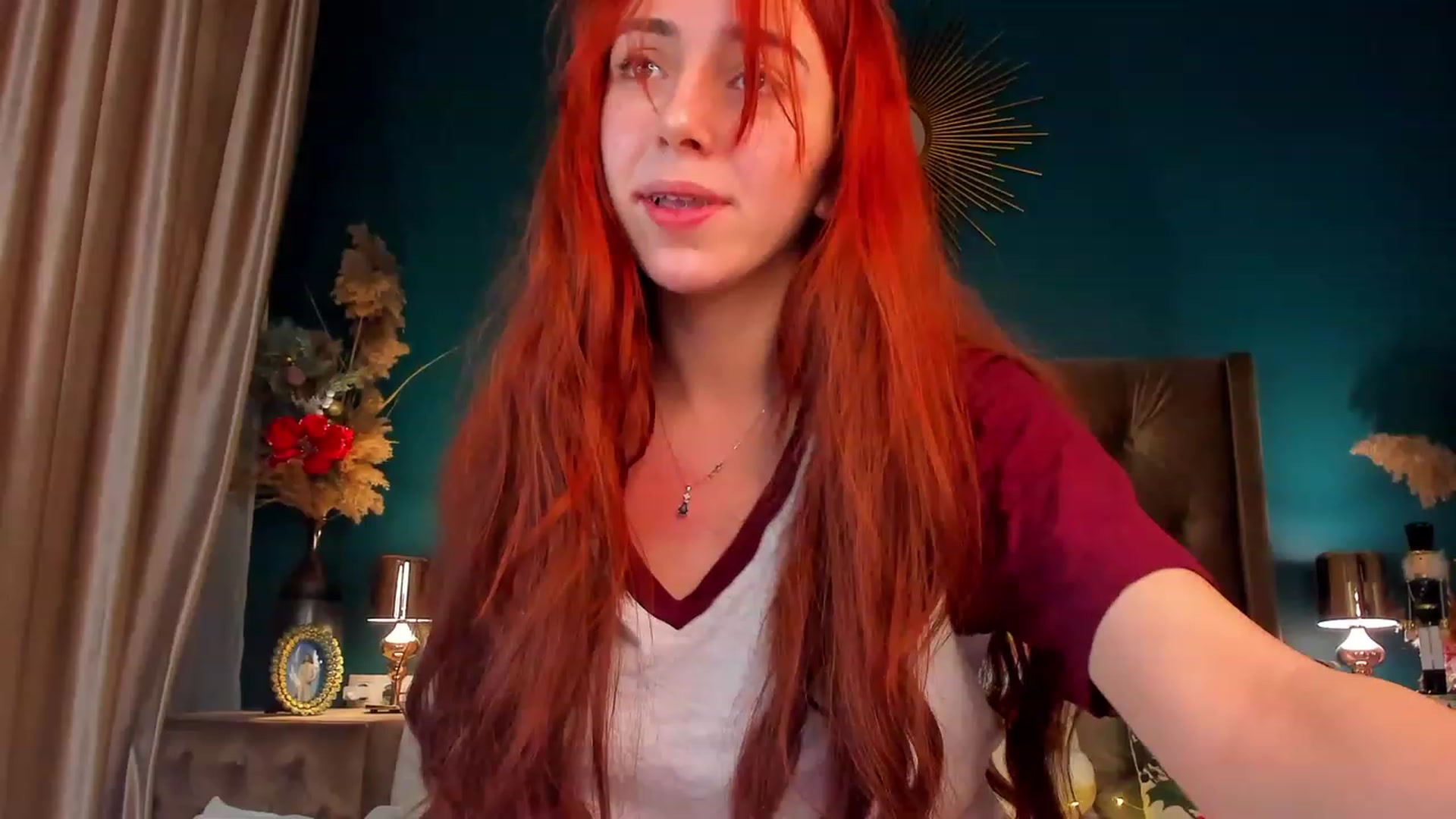Gallery image thumbnail from ElsaYoung's myfreecams stream on, 12/26/2023, 24:13 image 13 of 20