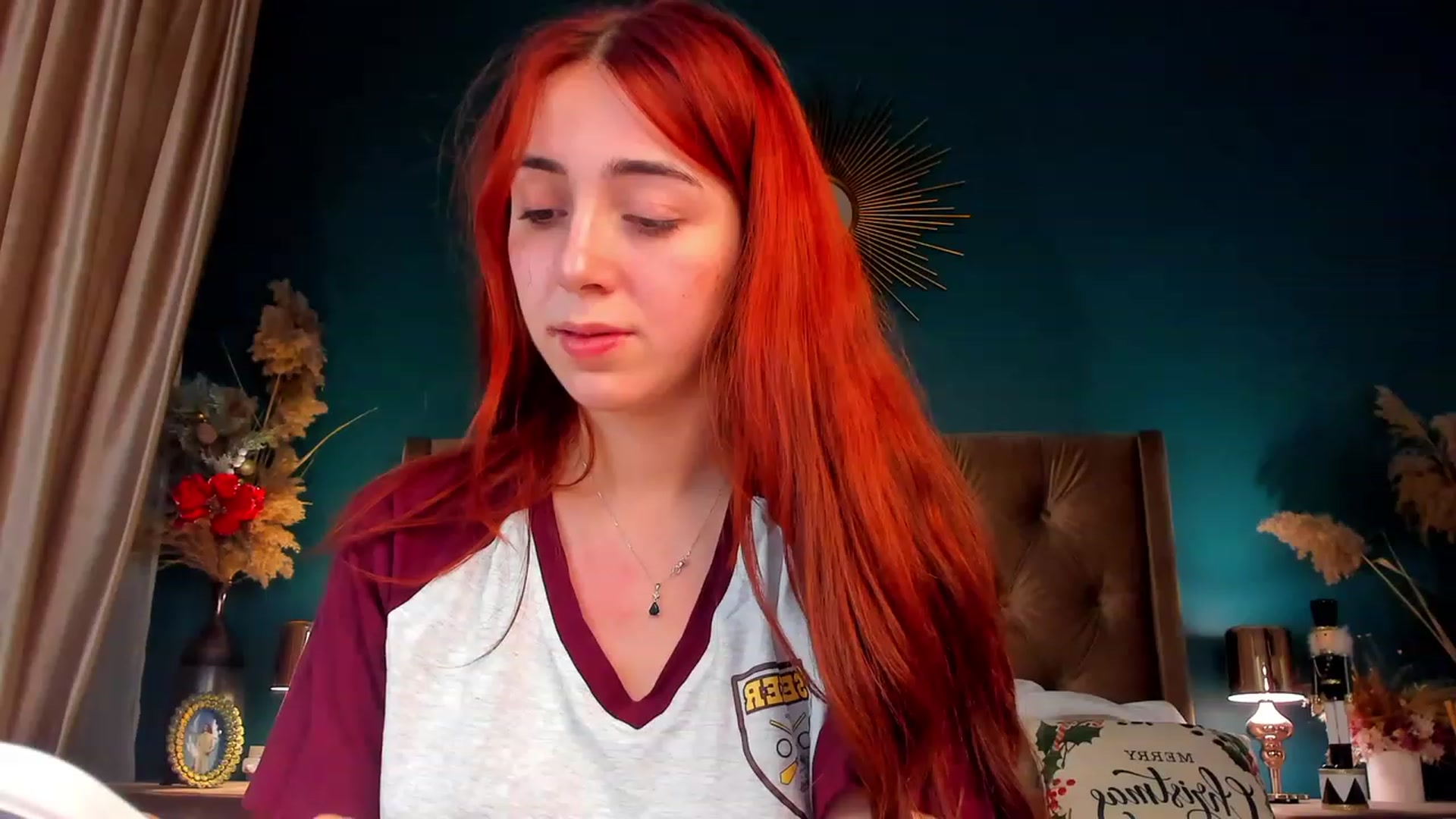 Gallery image thumbnail from ElsaYoung's myfreecams stream on, 12/26/2023, 24:13 image 16 of 20