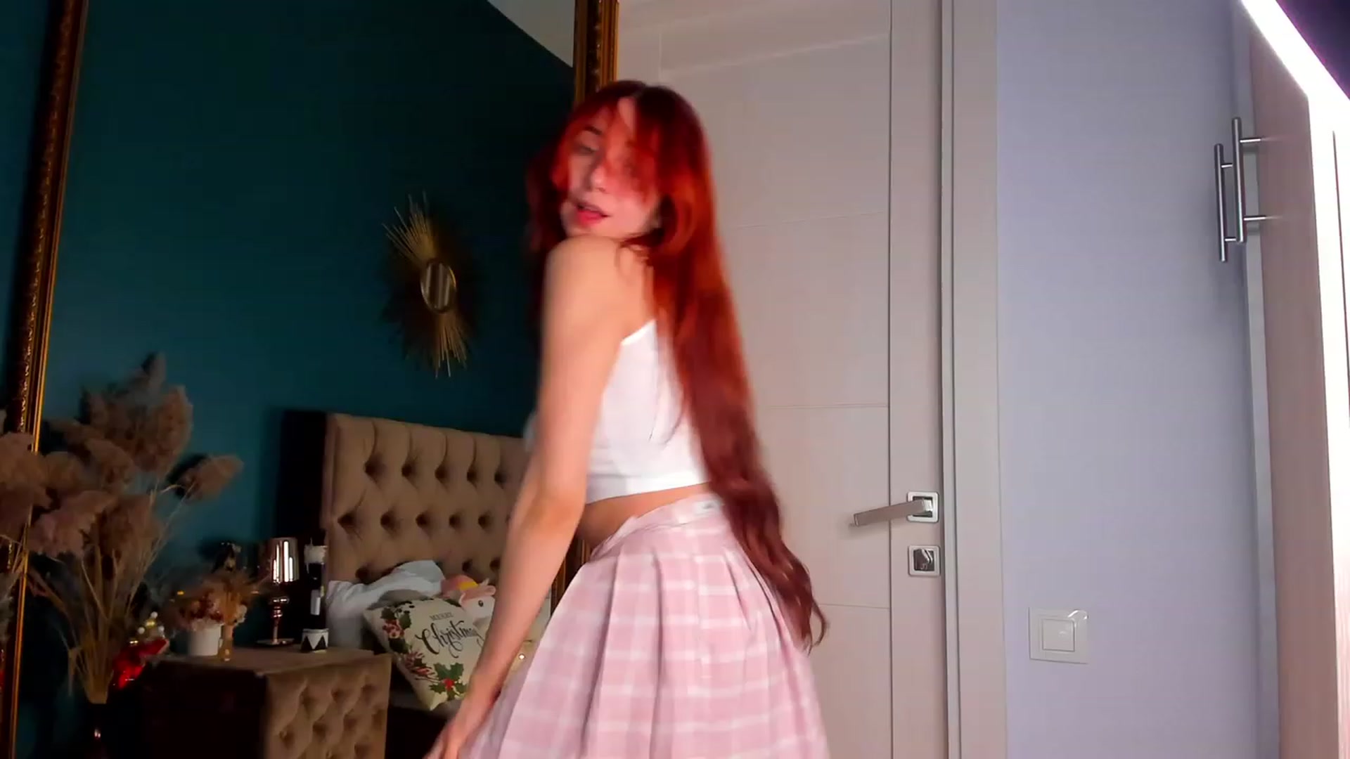 Gallery image thumbnail from ElsaYoung's myfreecams stream on, 12/26/2023, 15:15 image 7 of 20