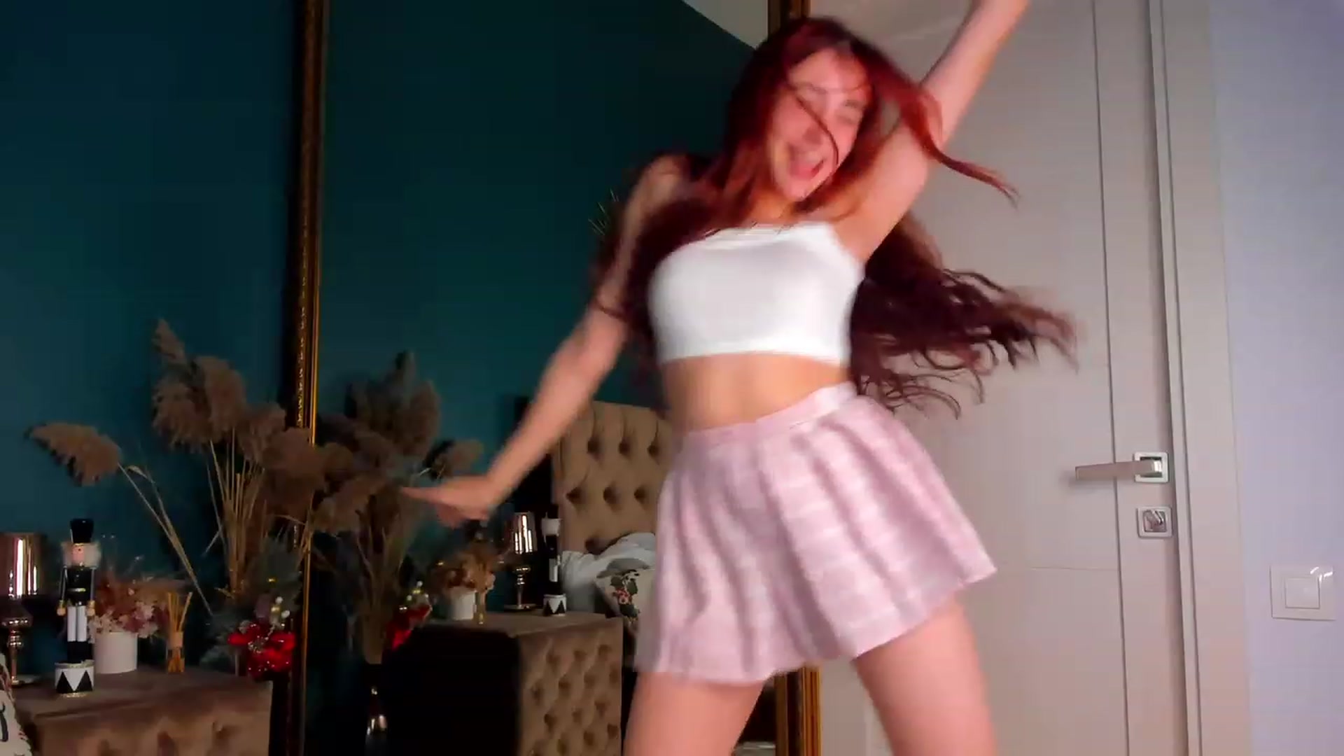 Gallery image thumbnail from ElsaYoung's myfreecams stream on, 12/26/2023, 16:33 image 7 of 20