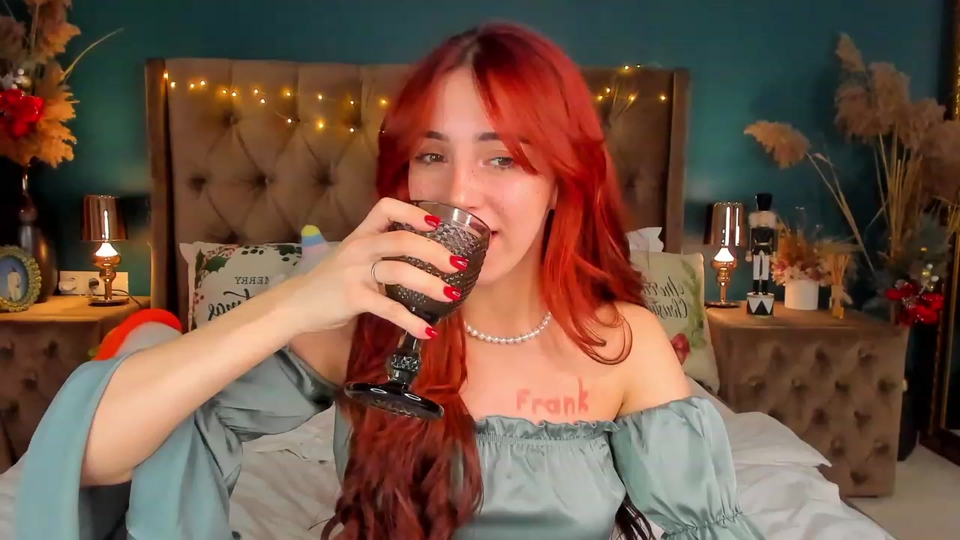 Gallery image thumbnail from ElsaYoung's myfreecams stream on, 12/31/2023, 21:22 image 15 of 20