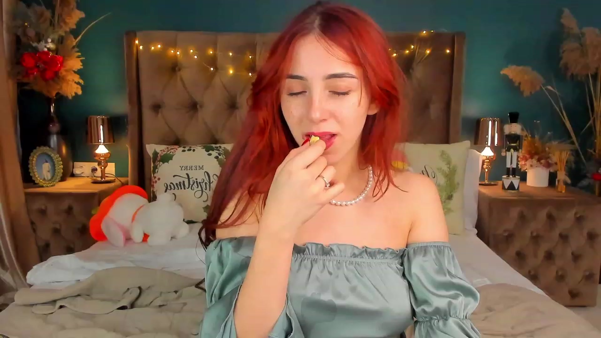Gallery image thumbnail from ElsaYoung's myfreecams stream on, 01/01/2024, 02:17 image 7 of 20