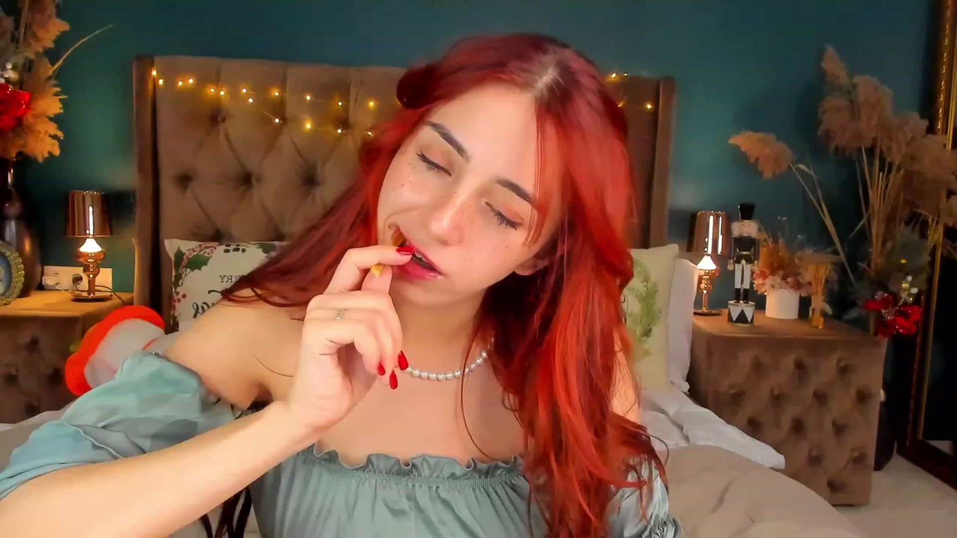 Gallery image thumbnail from ElsaYoung's myfreecams stream on, 01/01/2024, 02:17 image 4 of 20