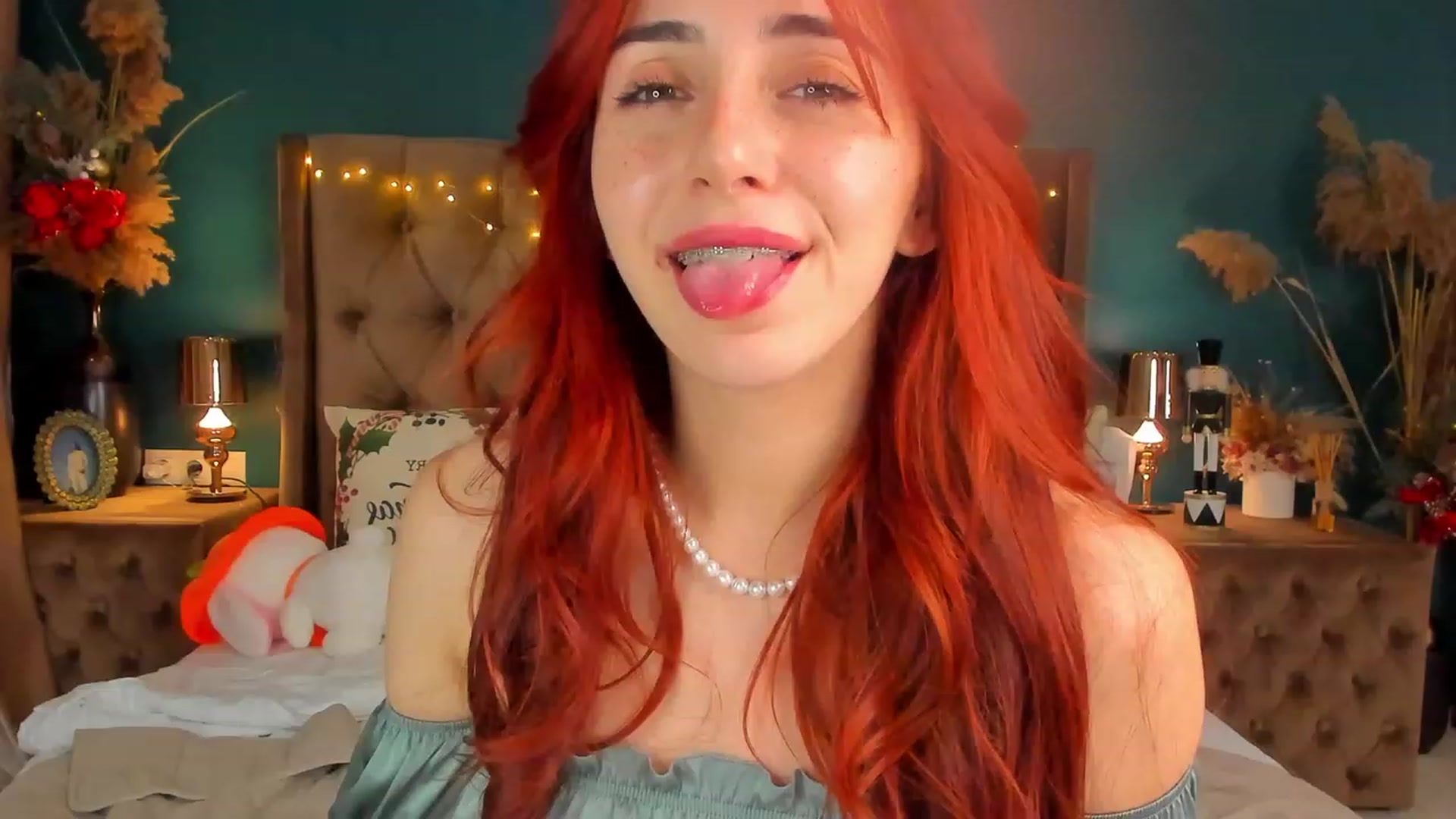 Gallery image thumbnail from ElsaYoung's myfreecams stream on, 01/01/2024, 02:17 image 13 of 20