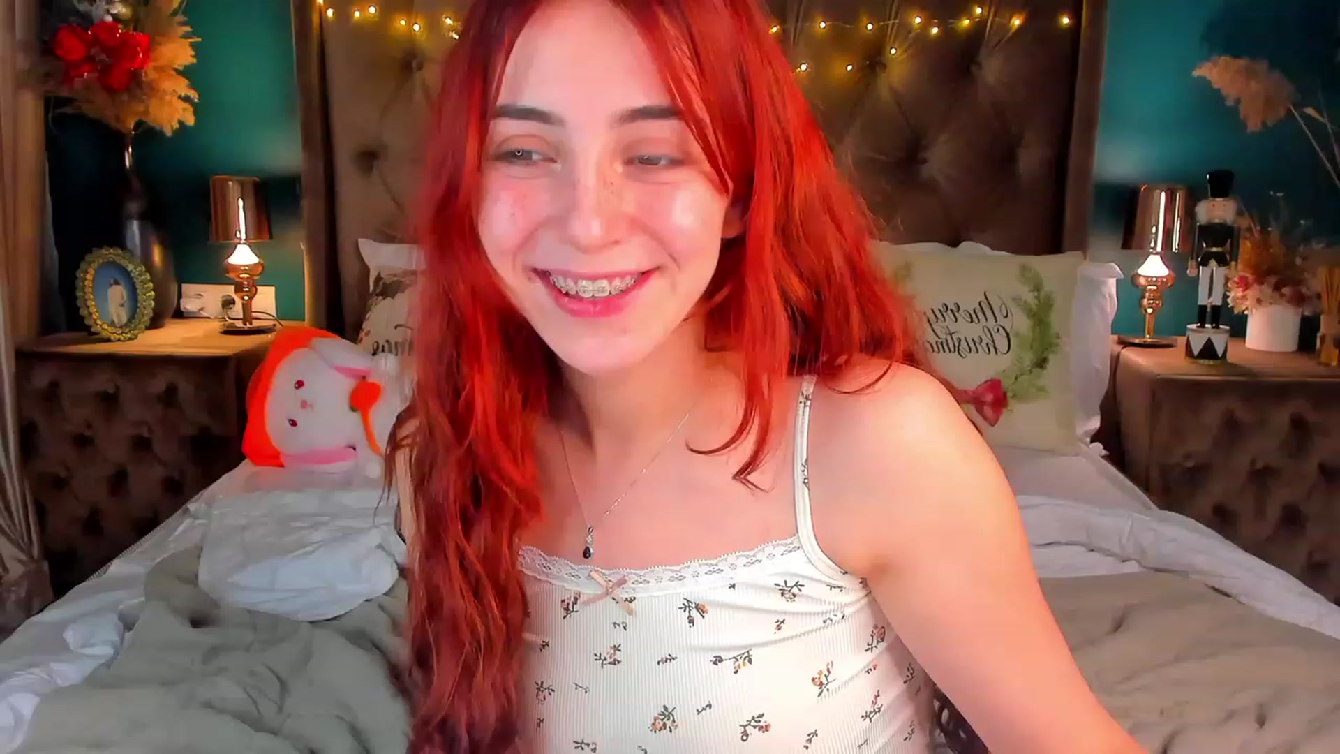 Gallery image thumbnail from ElsaYoung's myfreecams stream on, 01/02/2024, 16:00 image 17 of 20