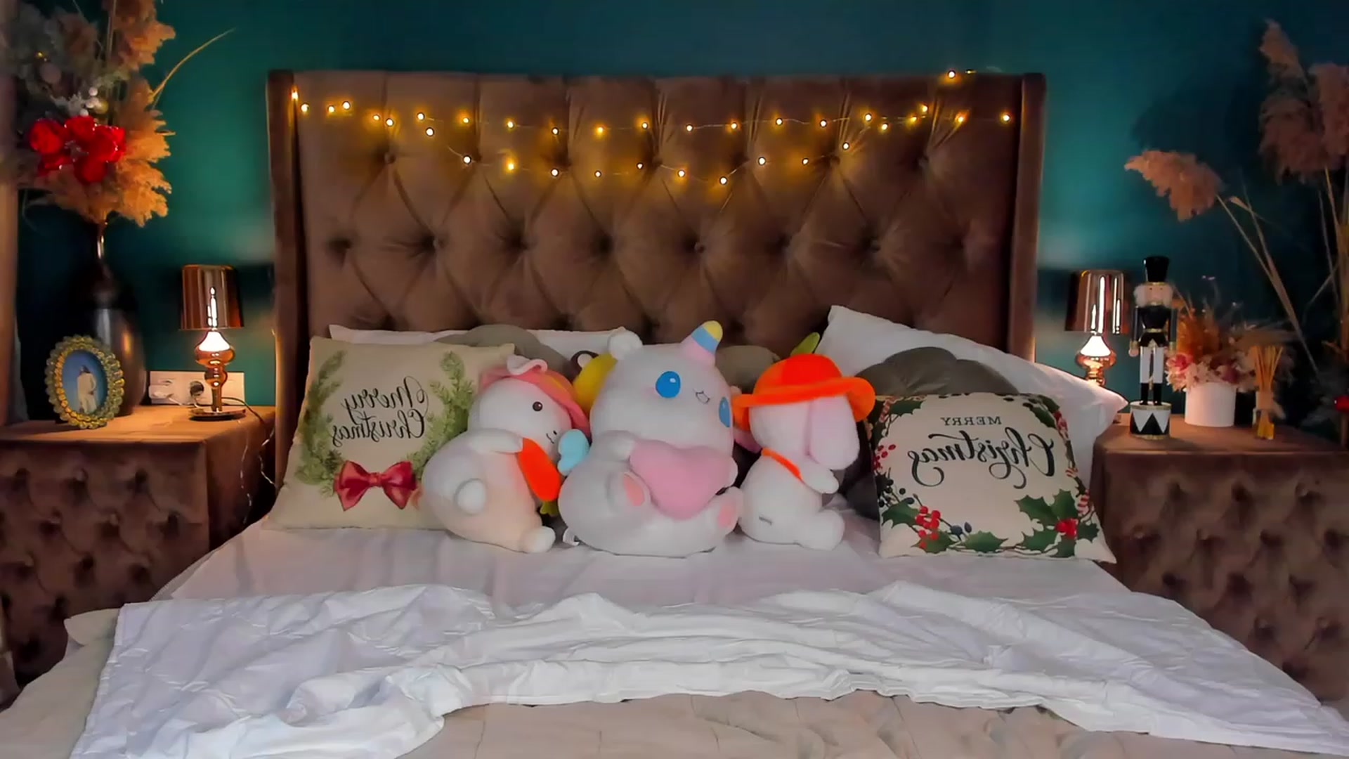 Gallery image thumbnail from ElsaYoung's myfreecams stream on, 01/03/2024, 08:20 image 13 of 20