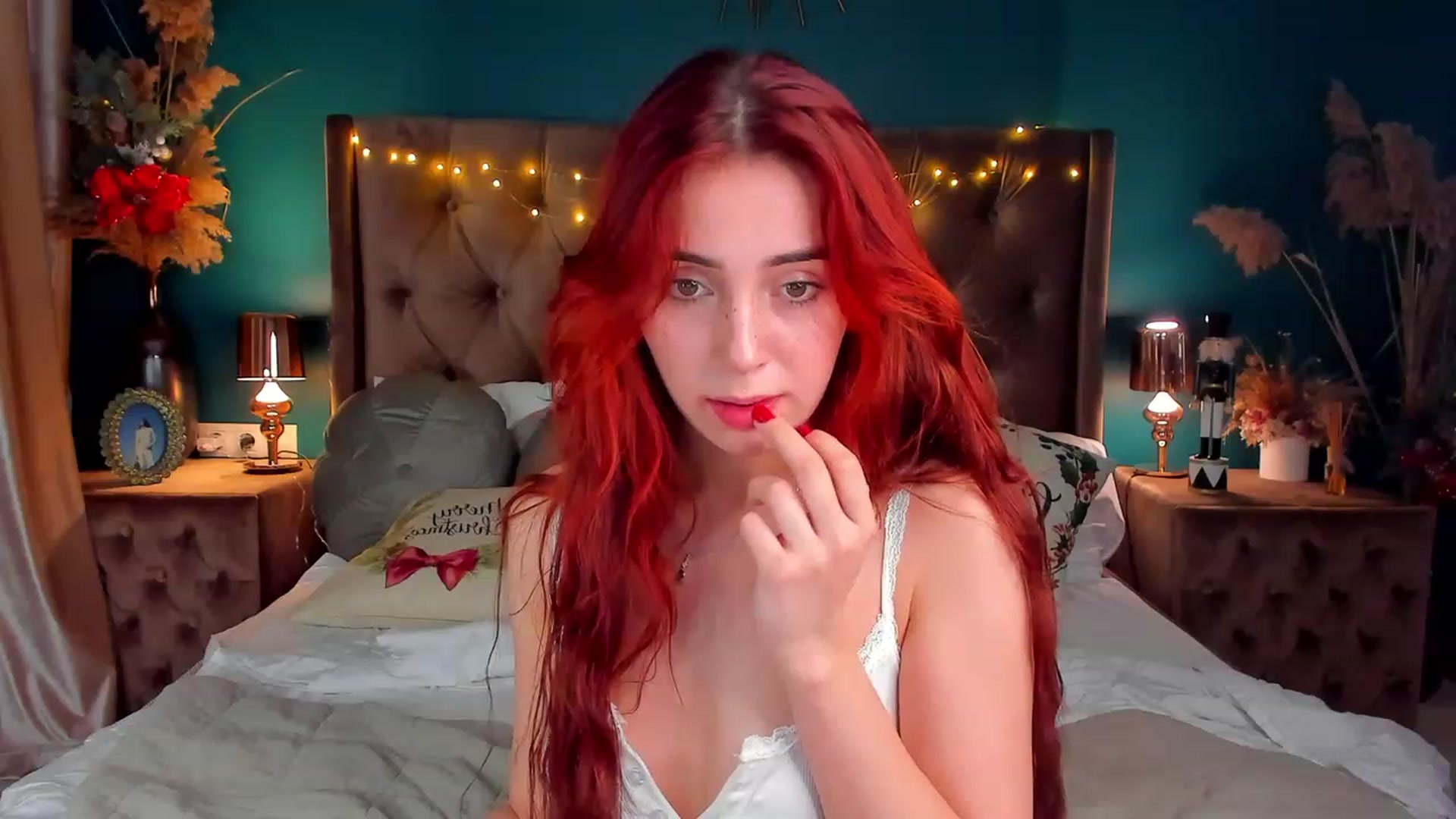 Gallery image thumbnail from ElsaYoung's myfreecams stream on, 01/06/2024, 19:23 image 13 of 20