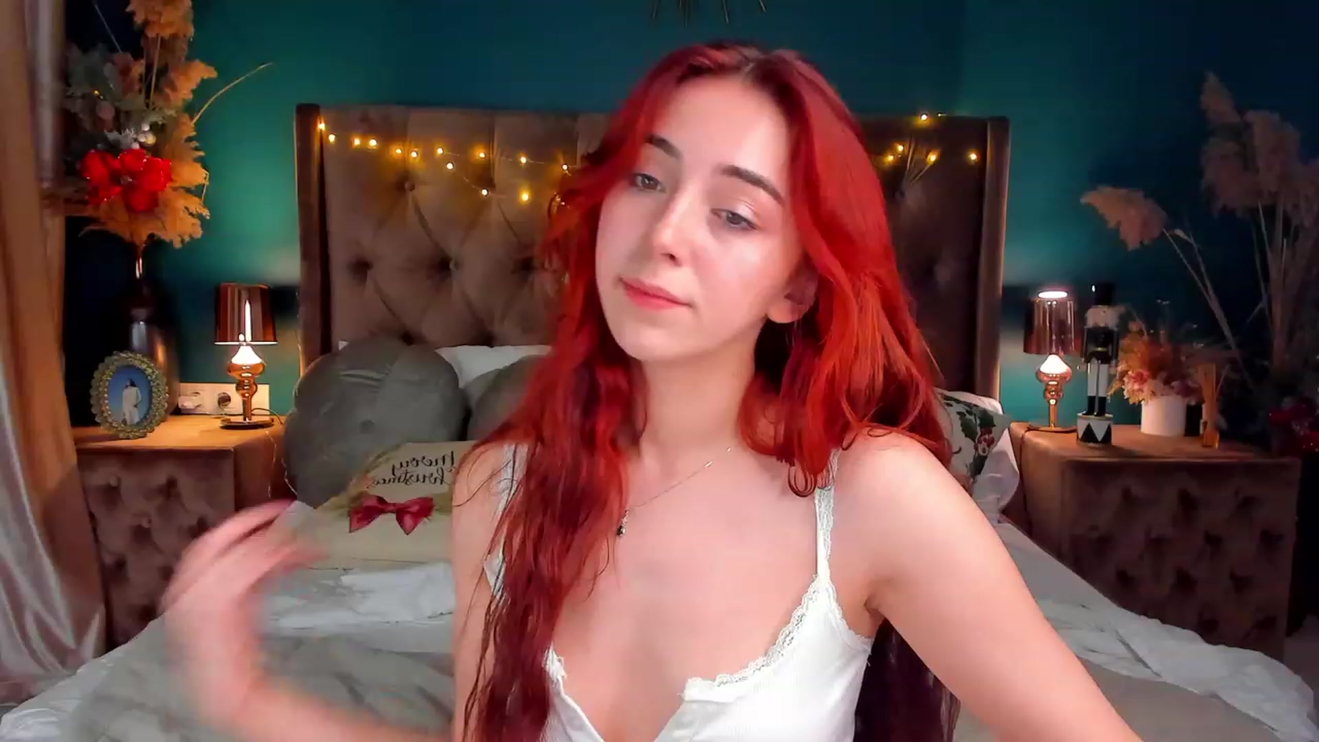 Gallery image thumbnail from ElsaYoung's myfreecams stream on, 01/06/2024, 19:23 image 12 of 20