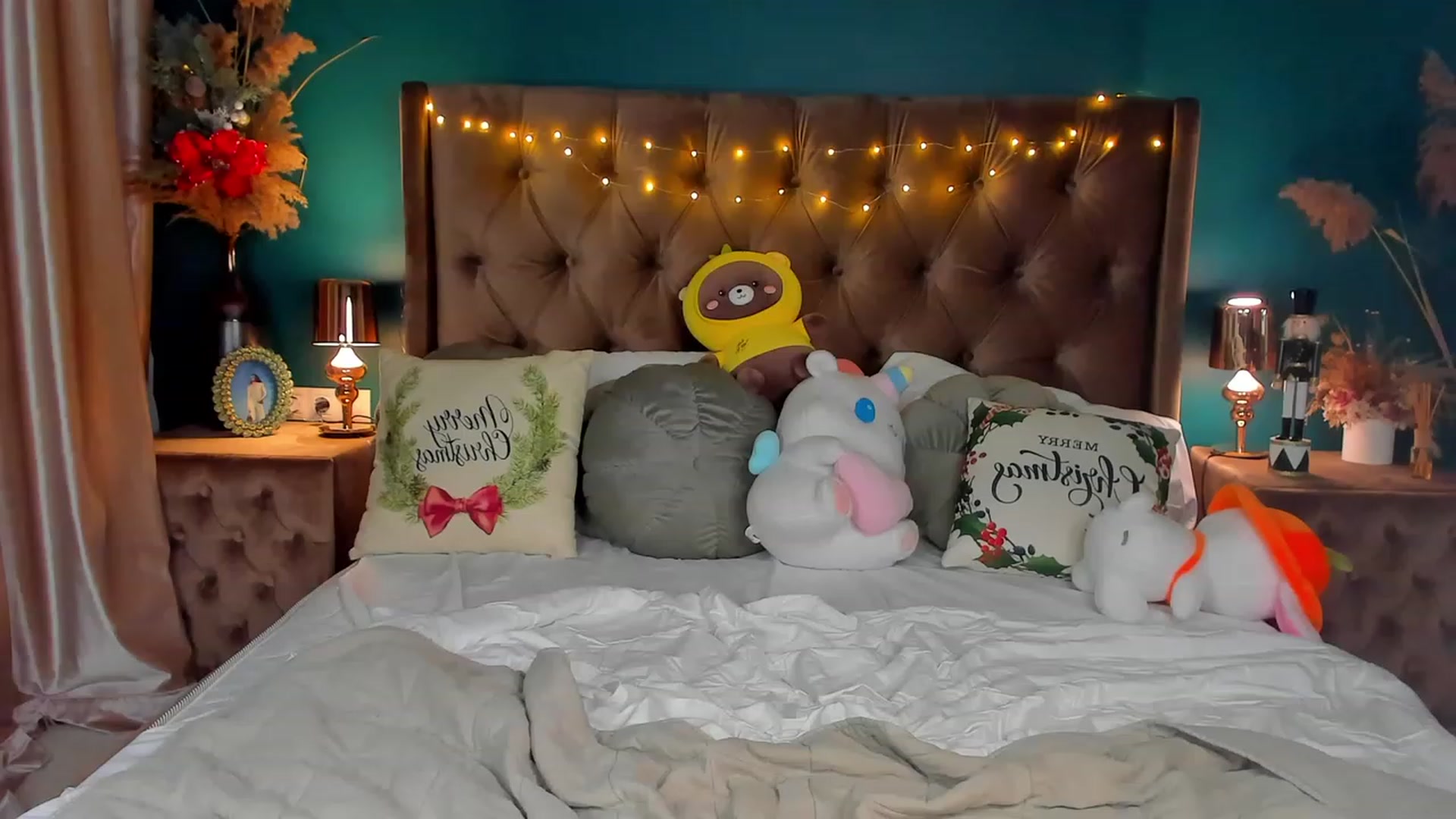 Gallery image thumbnail from ElsaYoung's myfreecams stream on, 01/07/2024, 24:17 image 15 of 20