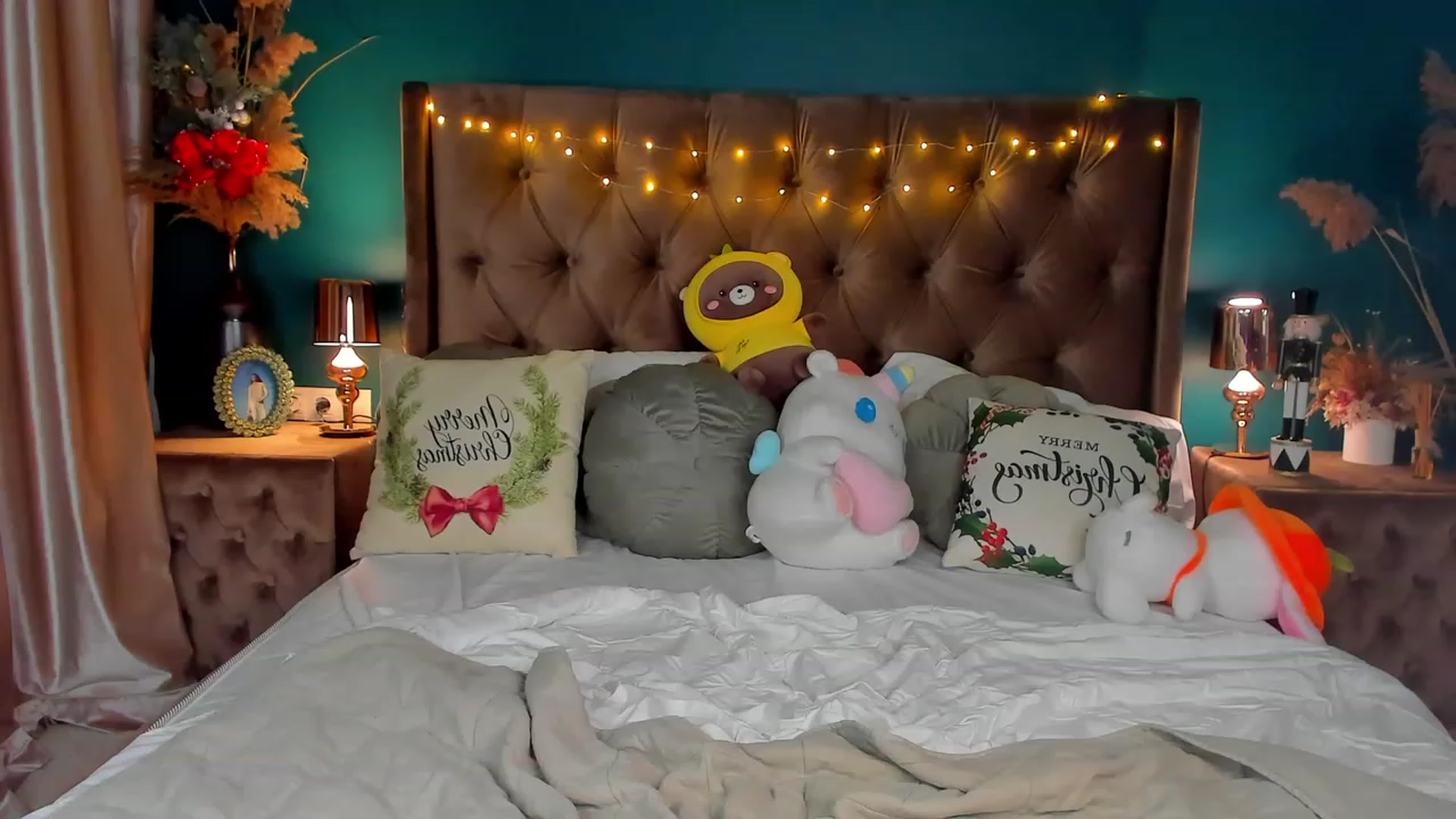 Gallery image thumbnail from ElsaYoung's myfreecams stream on, 01/07/2024, 24:17 image 18 of 20