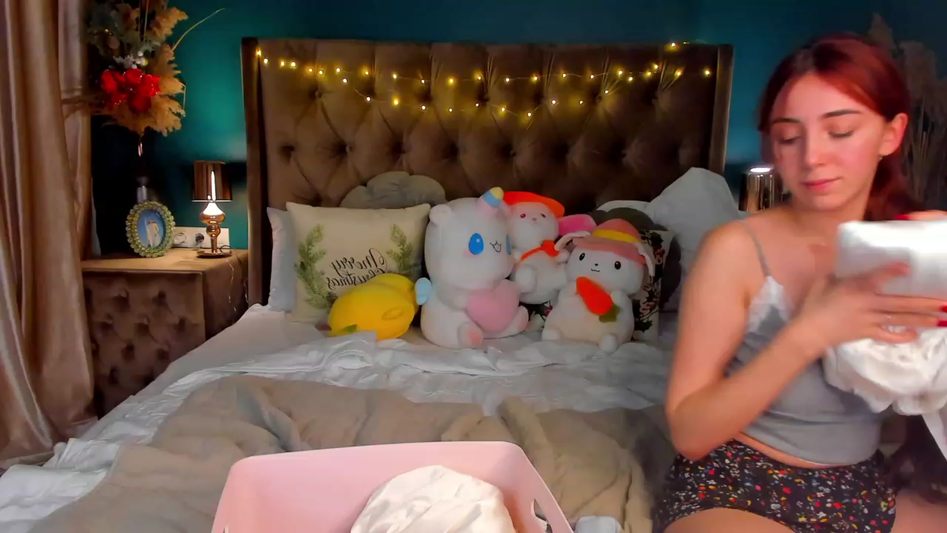 Gallery image thumbnail from ElsaYoung's myfreecams stream on, 01/11/2024, 19:32 image 8 of 20