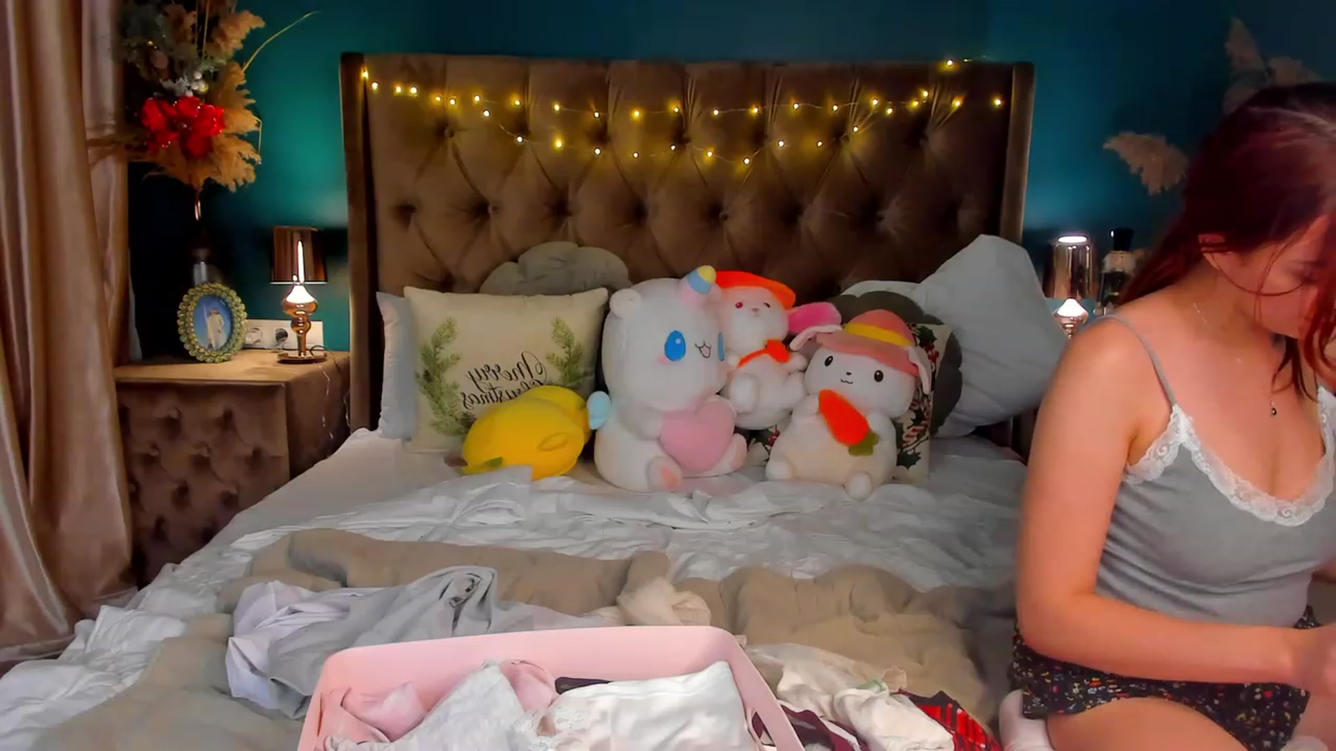 Gallery image thumbnail from ElsaYoung's myfreecams stream on, 01/11/2024, 19:32 image 12 of 20