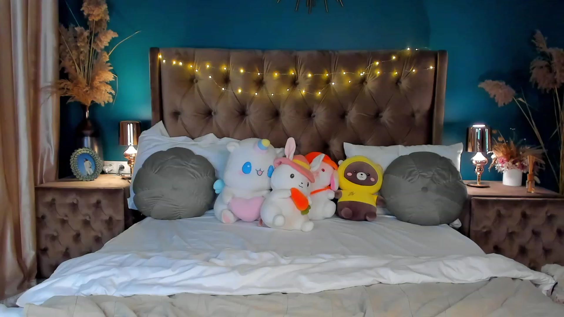 Gallery image thumbnail from ElsaYoung's myfreecams stream on, 01/27/2024, 23:26 image 6 of 20