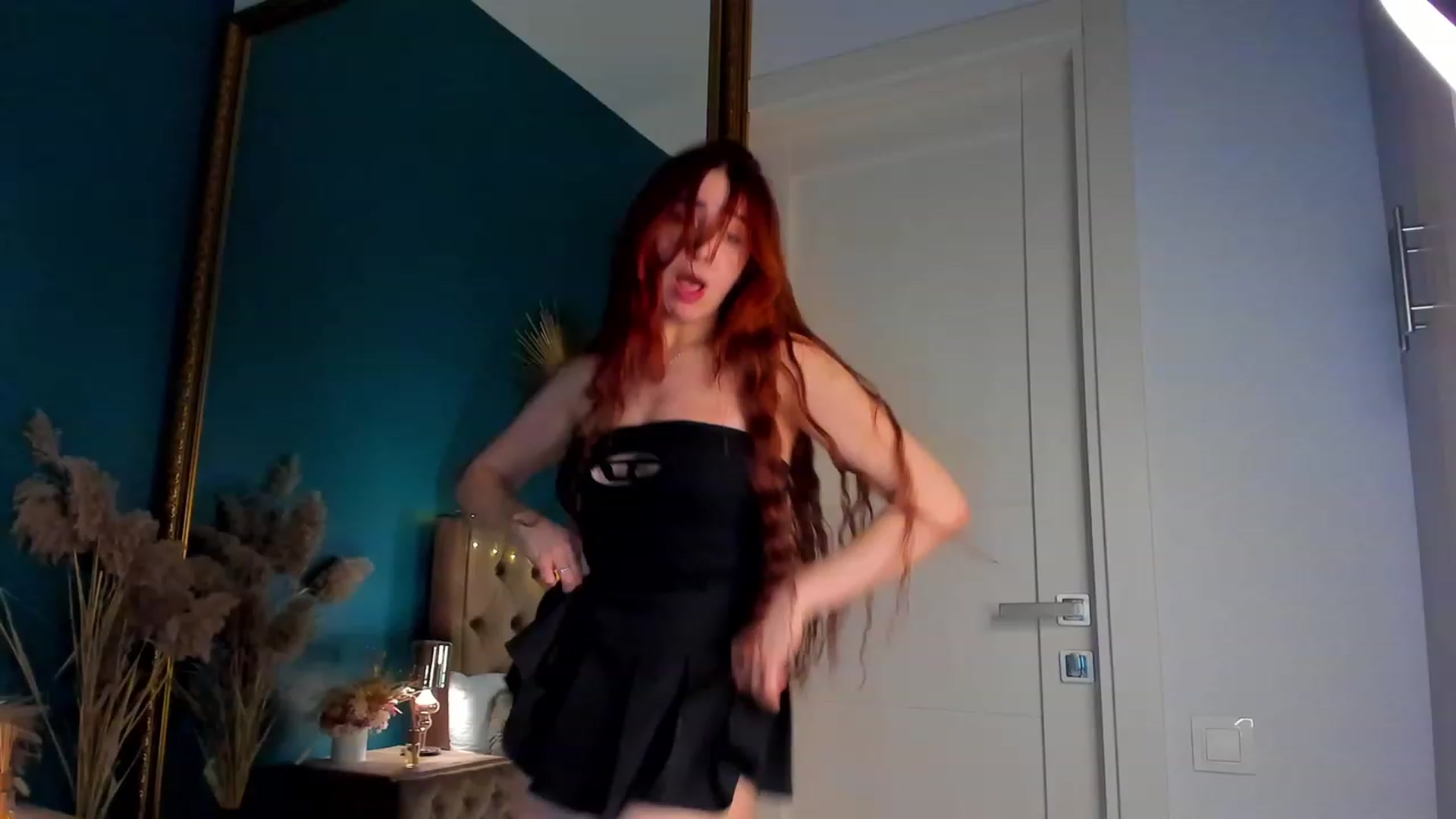 Gallery image thumbnail from ElsaYoung's myfreecams stream on, 01/28/2024, 24:21 image 17 of 20
