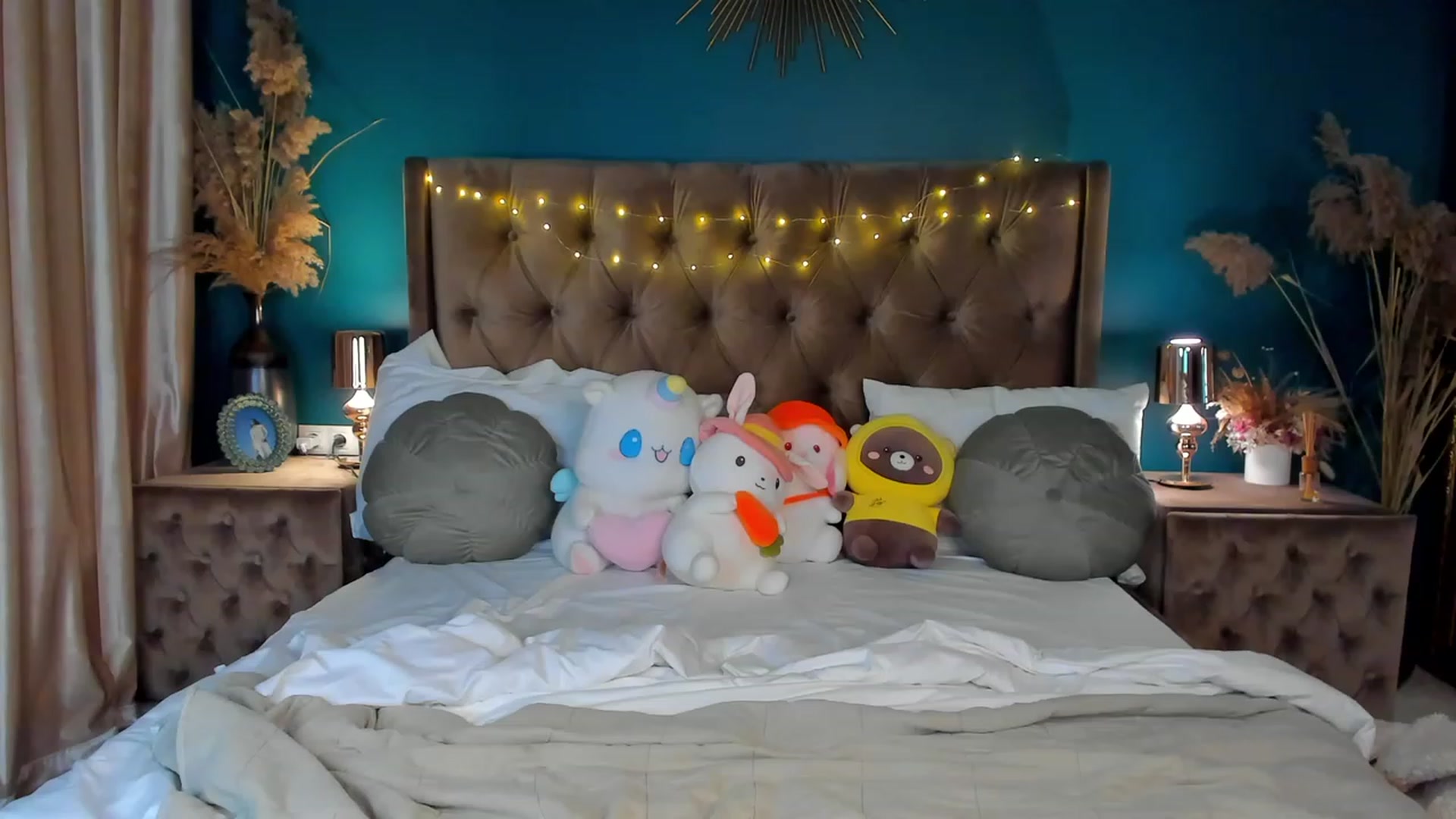 Gallery image thumbnail from ElsaYoung's myfreecams stream on, 01/28/2024, 24:21 image 15 of 20