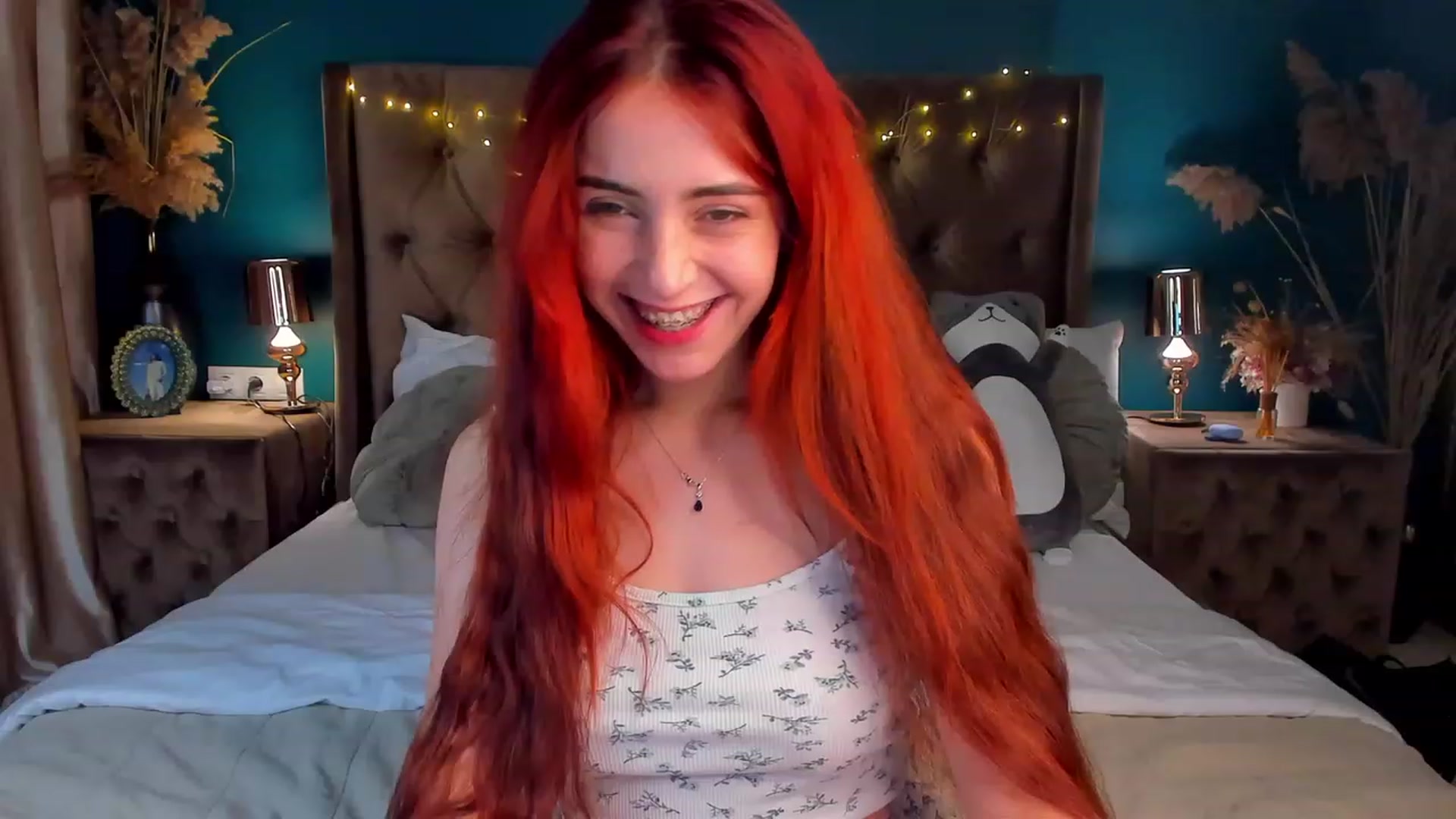 Gallery image thumbnail from ElsaYoung's myfreecams stream on, 02/06/2024, 21:00 image 12 of 20
