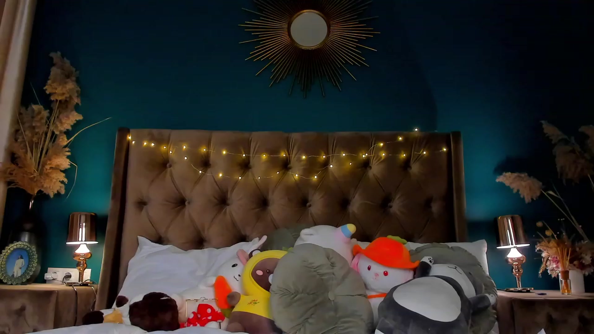 Gallery image thumbnail from ElsaYoung's myfreecams stream on, 02/07/2024, 04:21 image 5 of 20