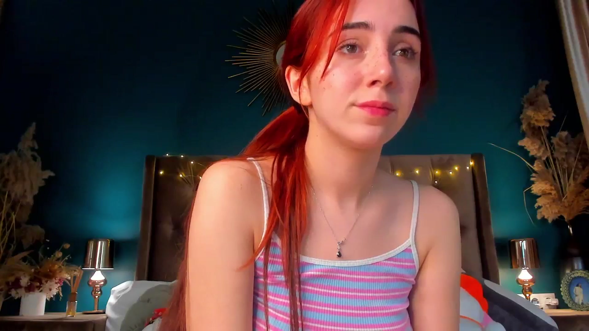 Gallery image thumbnail from ElsaYoung's myfreecams stream on, 02/08/2024, 16:19 image 16 of 20