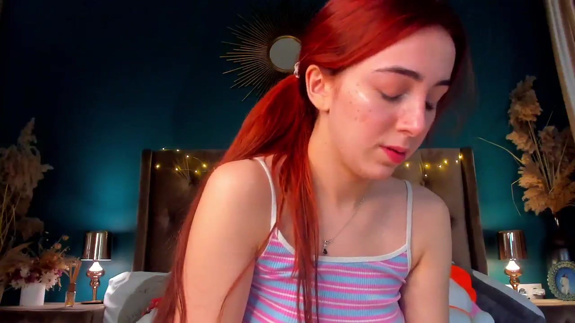 Gallery image thumbnail from ElsaYoung's myfreecams stream on, 02/08/2024, 16:19 image 7 of 20