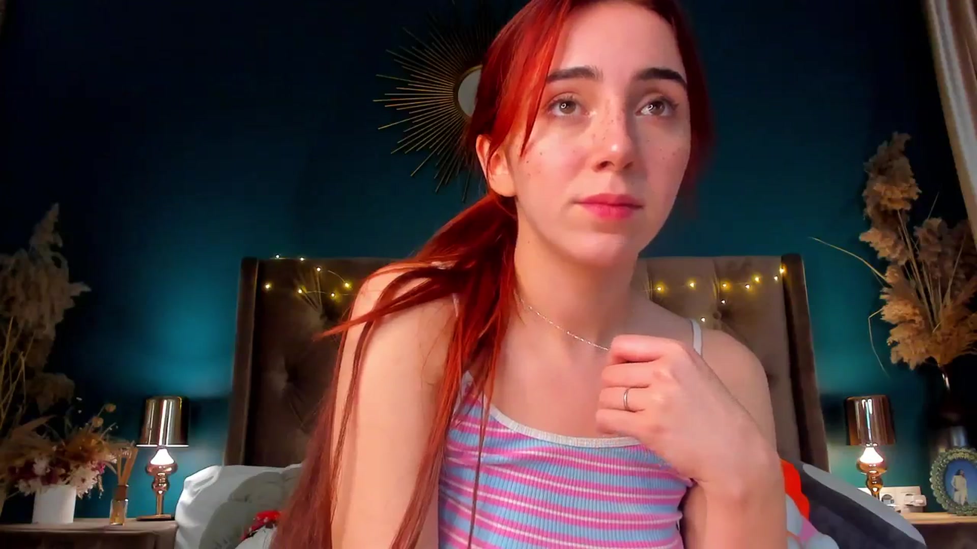 Gallery image thumbnail from ElsaYoung's myfreecams stream on, 02/08/2024, 16:19 image 15 of 20