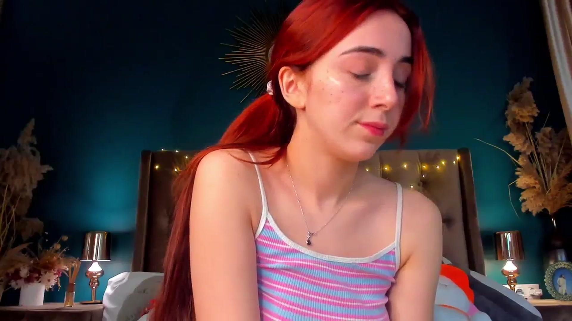 Gallery image thumbnail from ElsaYoung's myfreecams stream on, 02/08/2024, 16:19 image 14 of 20