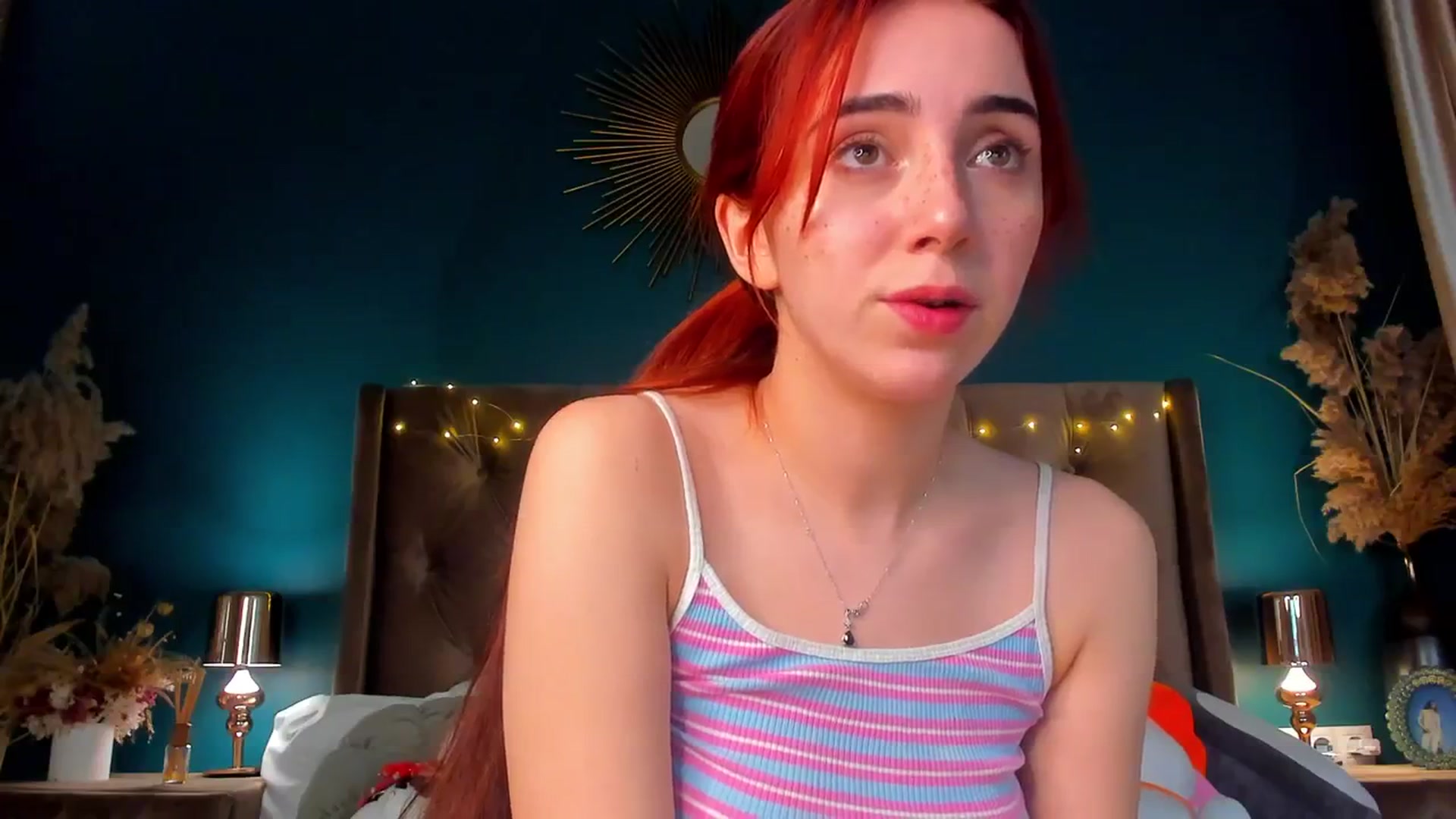 Gallery image thumbnail from ElsaYoung's myfreecams stream on, 02/08/2024, 16:19 image 17 of 20