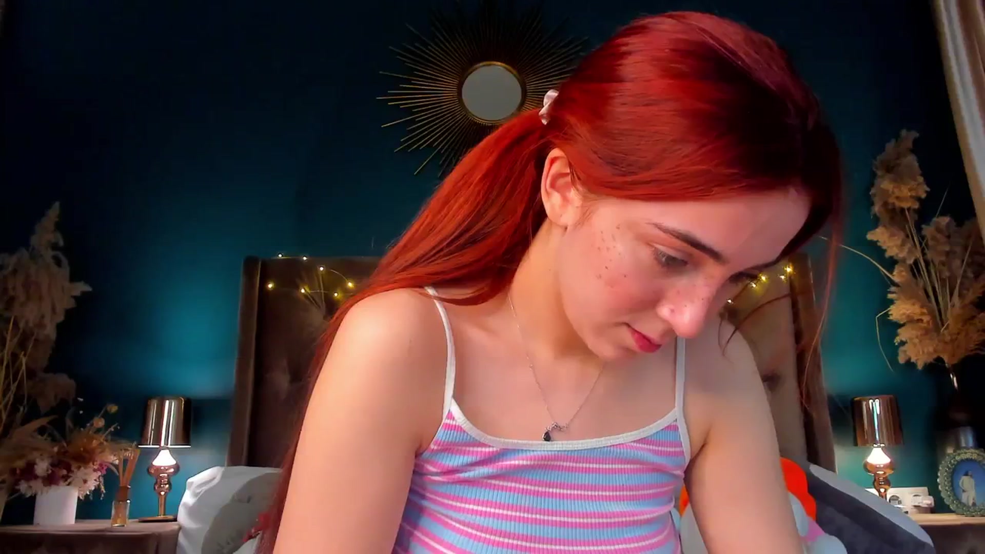 Gallery image thumbnail from ElsaYoung's myfreecams stream on, 02/08/2024, 16:19 image 12 of 20