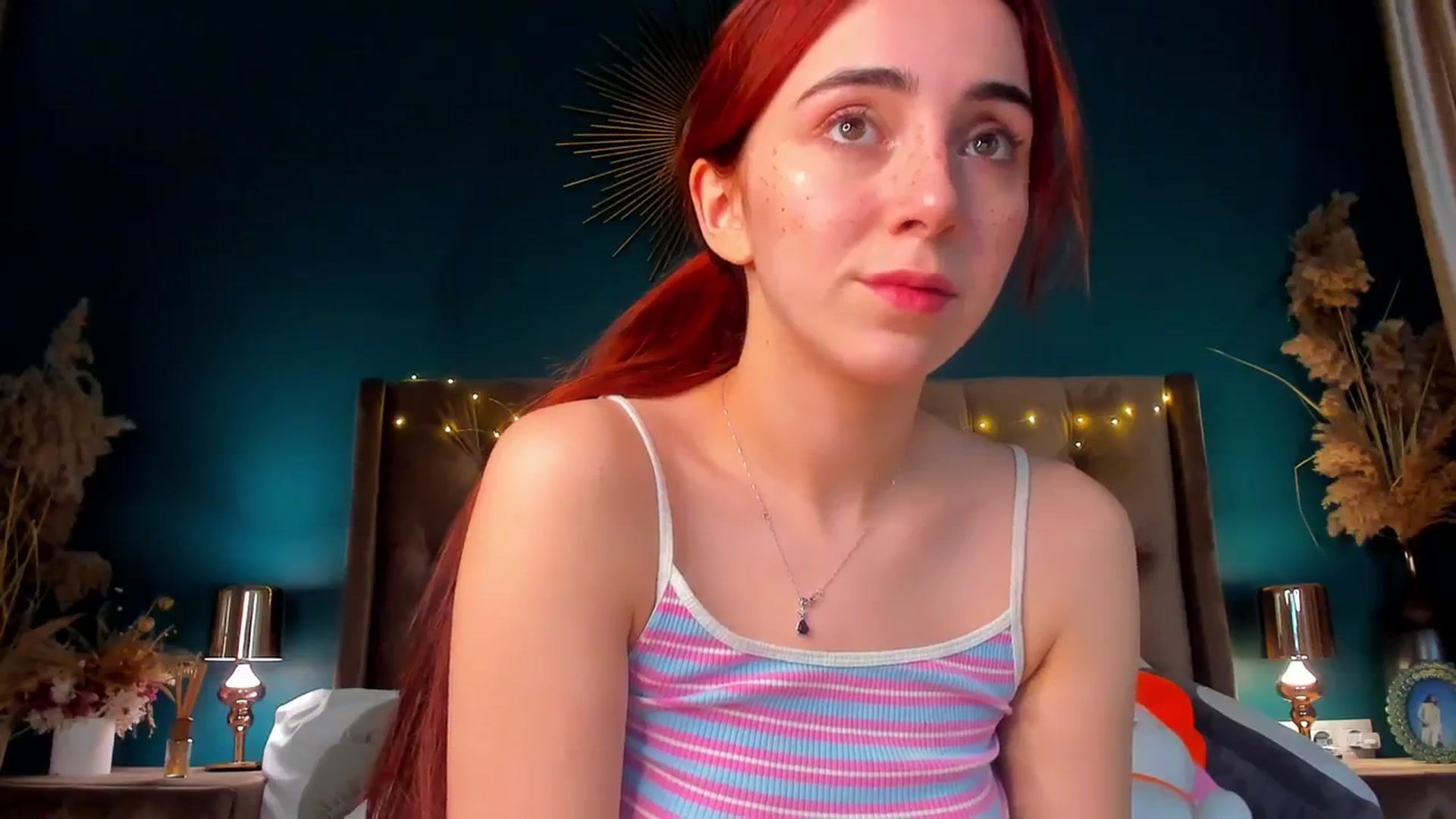 Gallery image thumbnail from ElsaYoung's myfreecams stream on, 02/08/2024, 16:19 image 8 of 20
