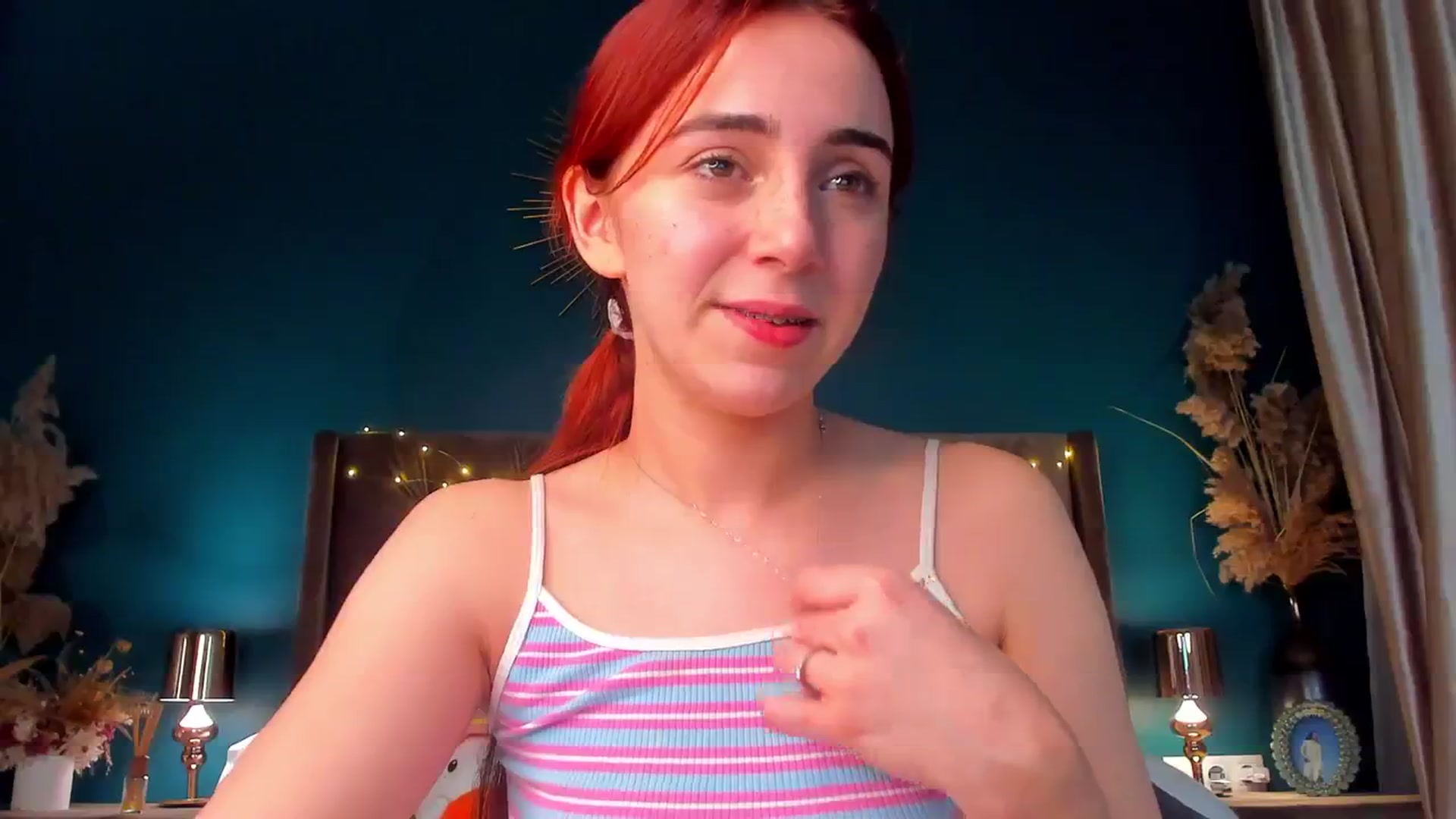 Gallery image thumbnail from ElsaYoung's myfreecams stream on, 02/08/2024, 19:40 image 18 of 20