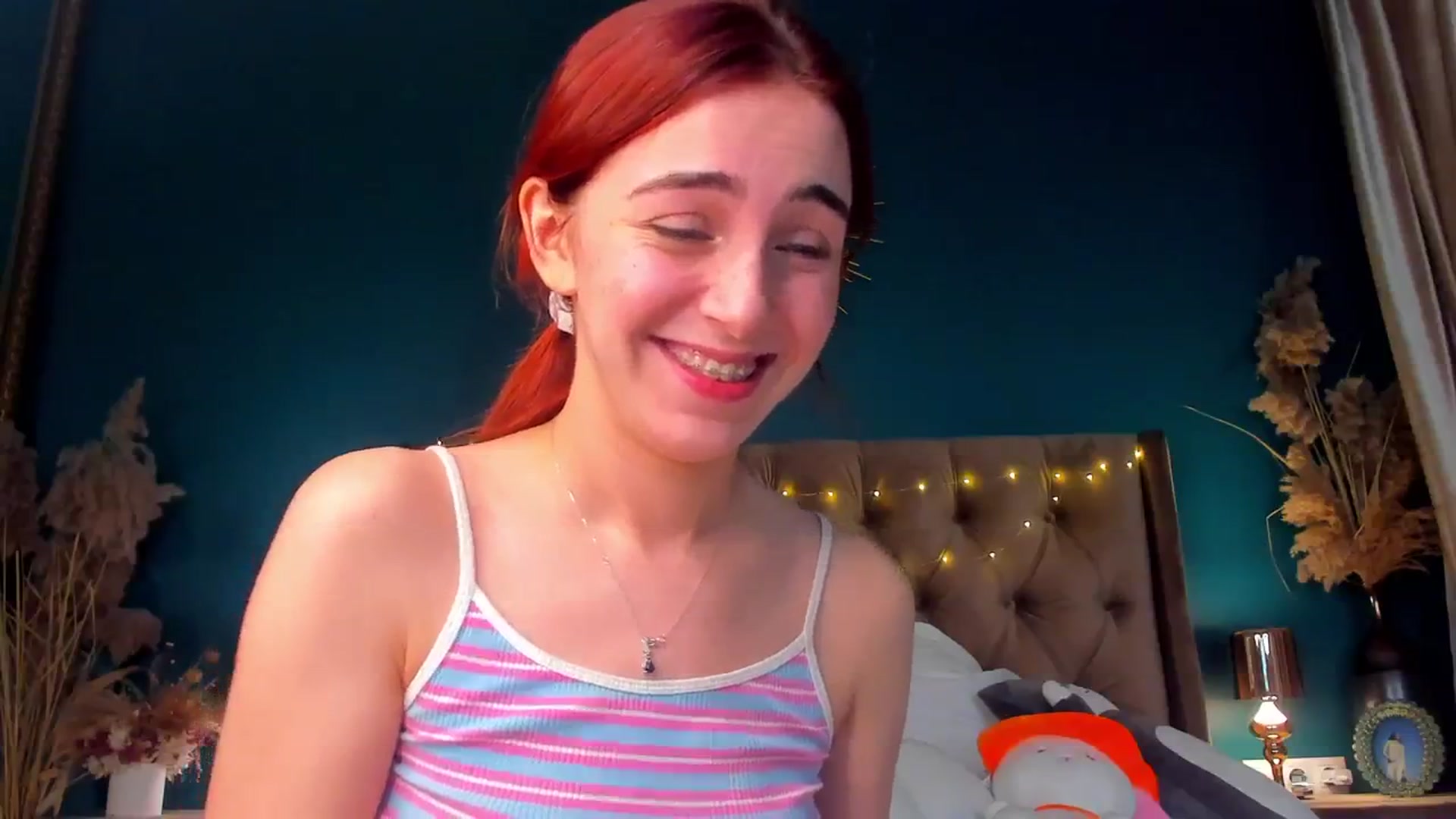 Gallery image thumbnail from ElsaYoung's myfreecams stream on, 02/08/2024, 20:06 image 4 of 20