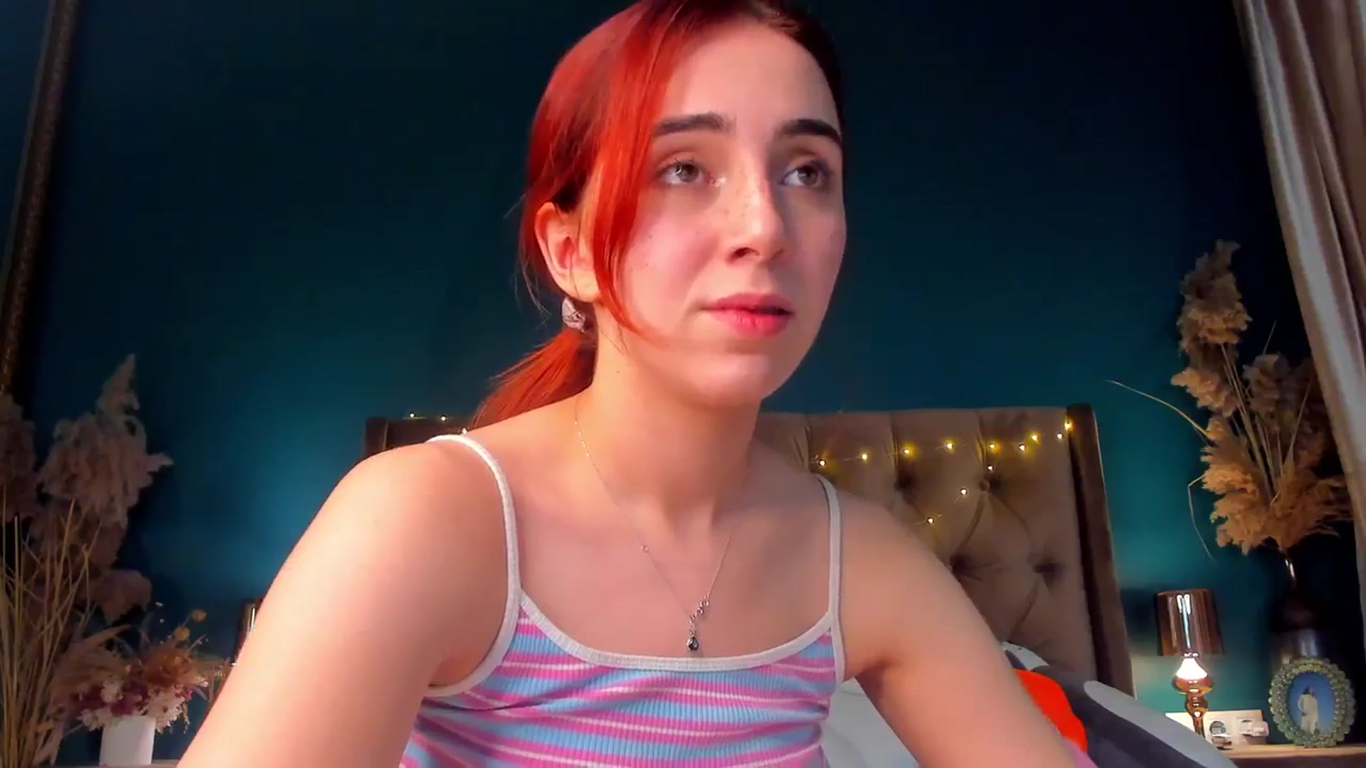 Gallery image thumbnail from ElsaYoung's myfreecams stream on, 02/08/2024, 20:06 image 13 of 20