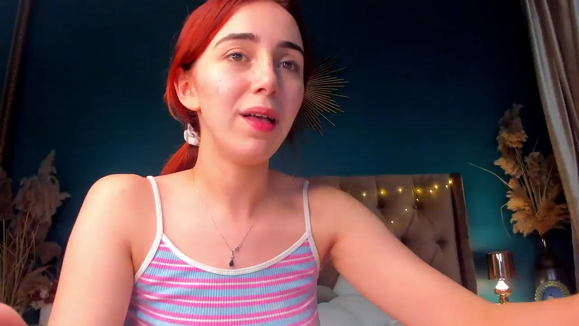 Gallery image thumbnail from ElsaYoung's myfreecams stream on, 02/08/2024, 20:06 image 1 of 20