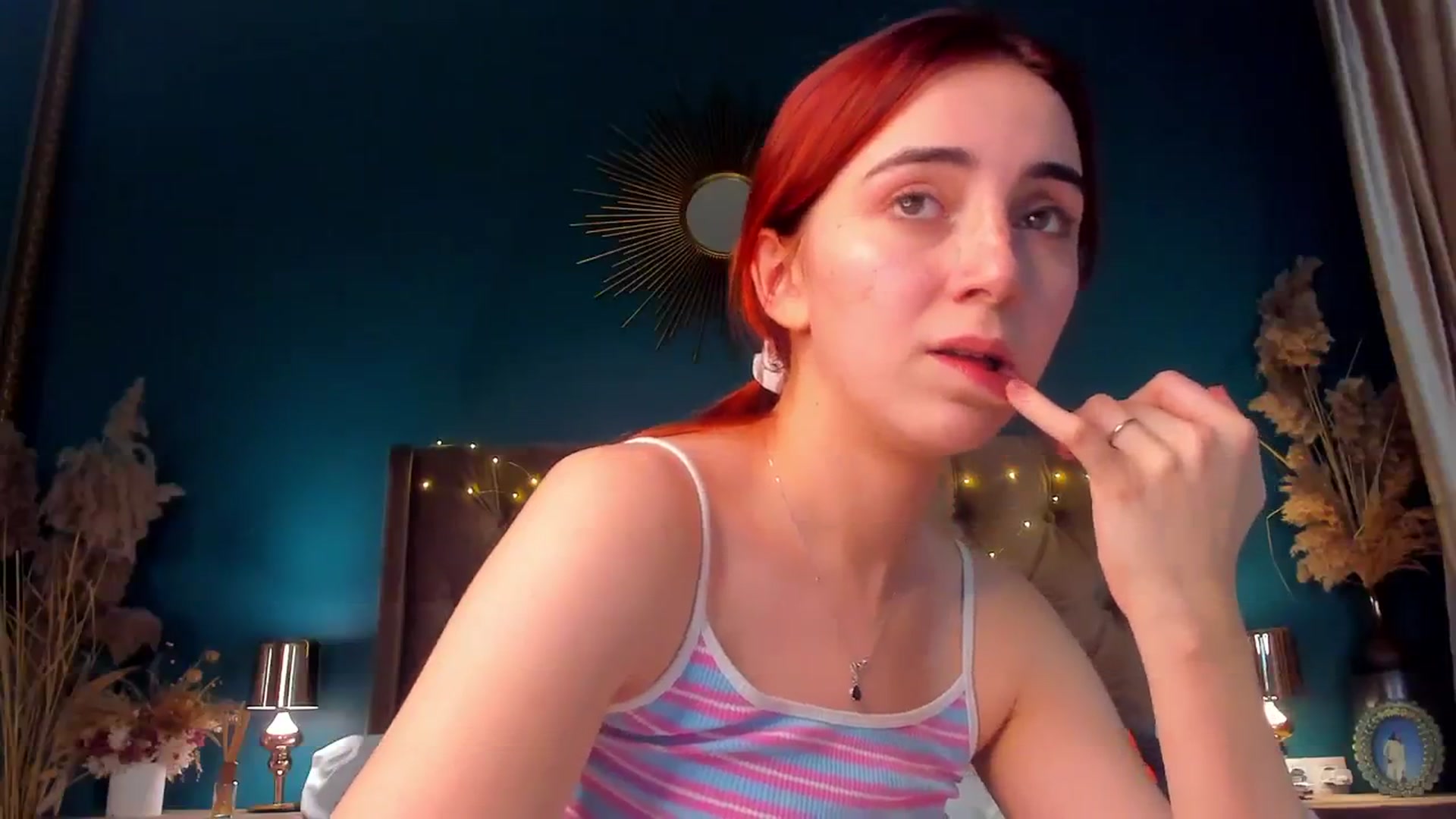 Gallery image thumbnail from ElsaYoung's myfreecams stream on, 02/08/2024, 20:06 image 10 of 20