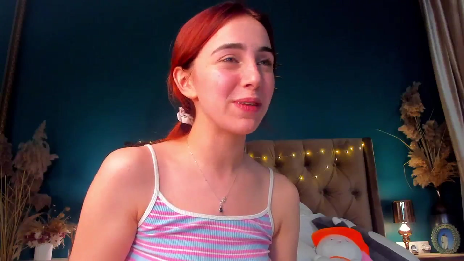 Gallery image thumbnail from ElsaYoung's myfreecams stream on, 02/08/2024, 20:06 image 6 of 20