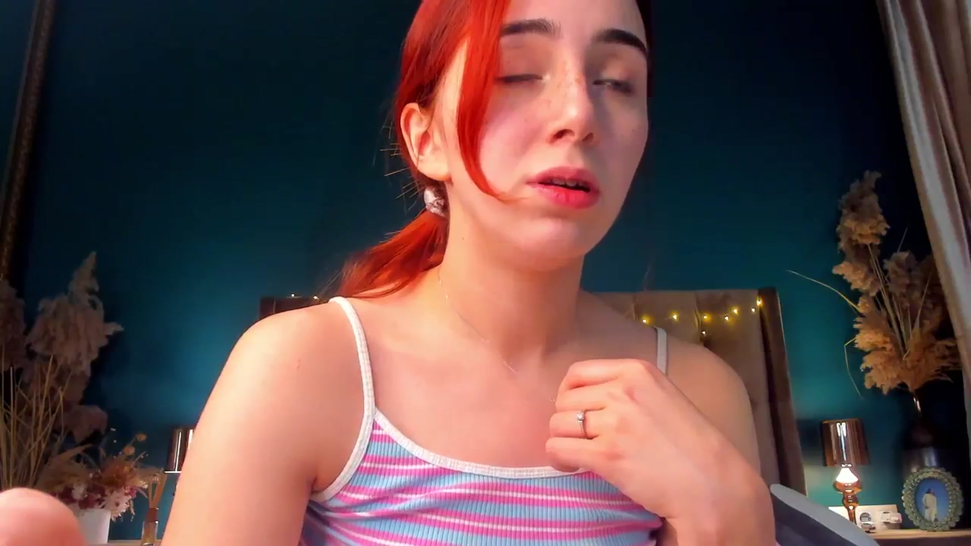 Gallery image thumbnail from ElsaYoung's myfreecams stream on, 02/08/2024, 20:06 image 15 of 20