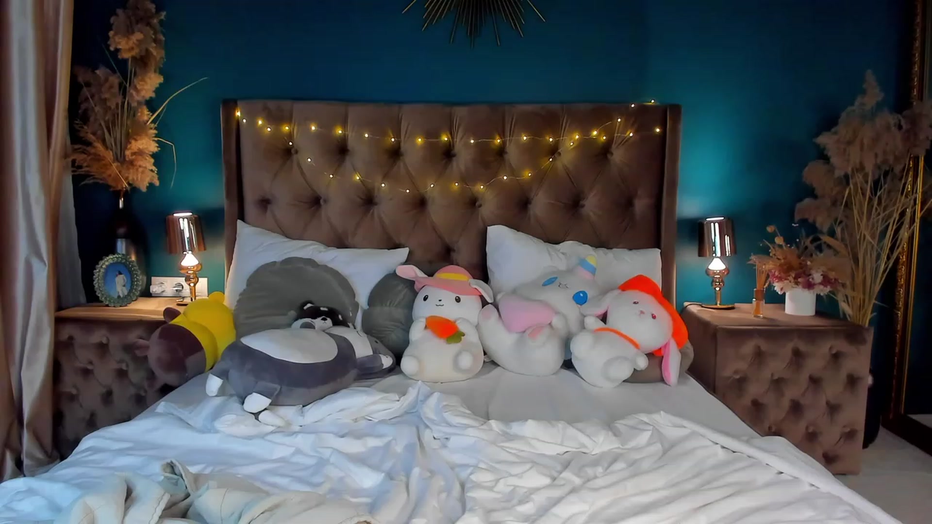 Gallery image thumbnail from ElsaYoung's myfreecams stream on, 02/23/2024, 24:16 image 17 of 20
