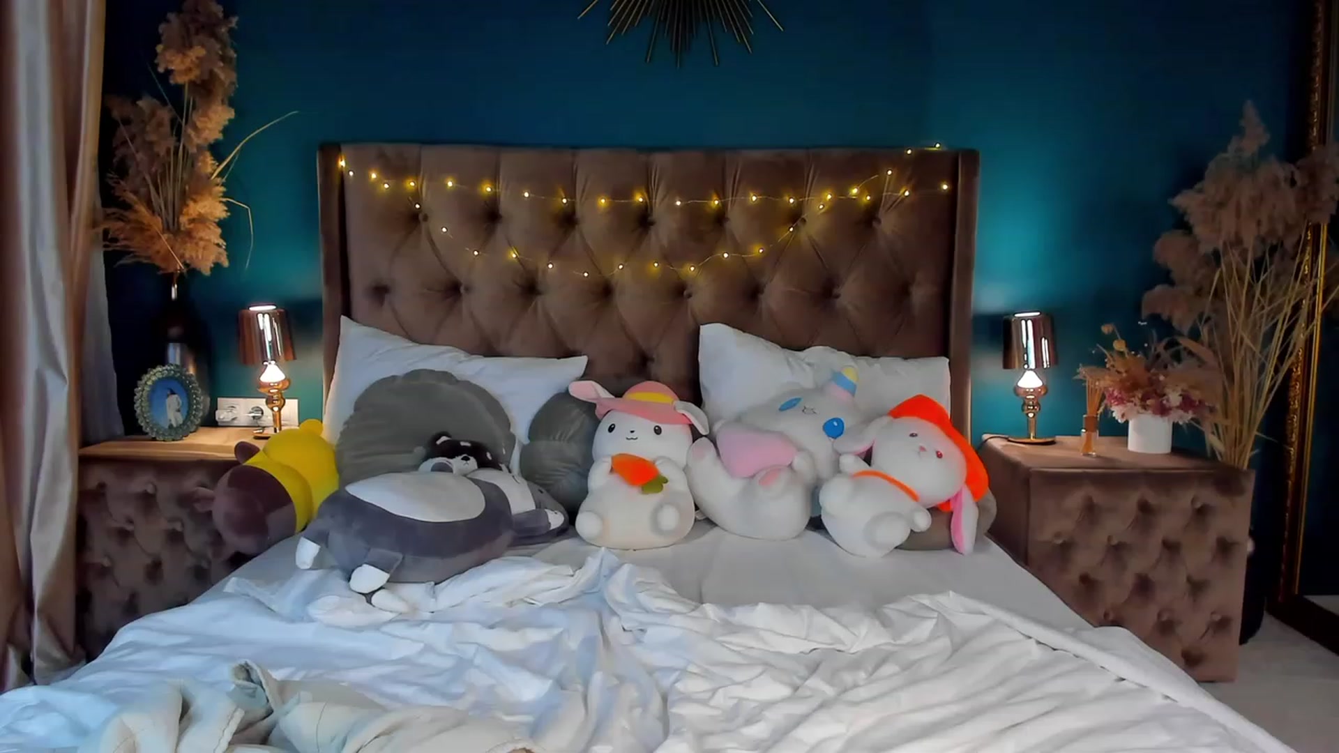Gallery image thumbnail from ElsaYoung's myfreecams stream on, 02/23/2024, 24:16 image 12 of 20