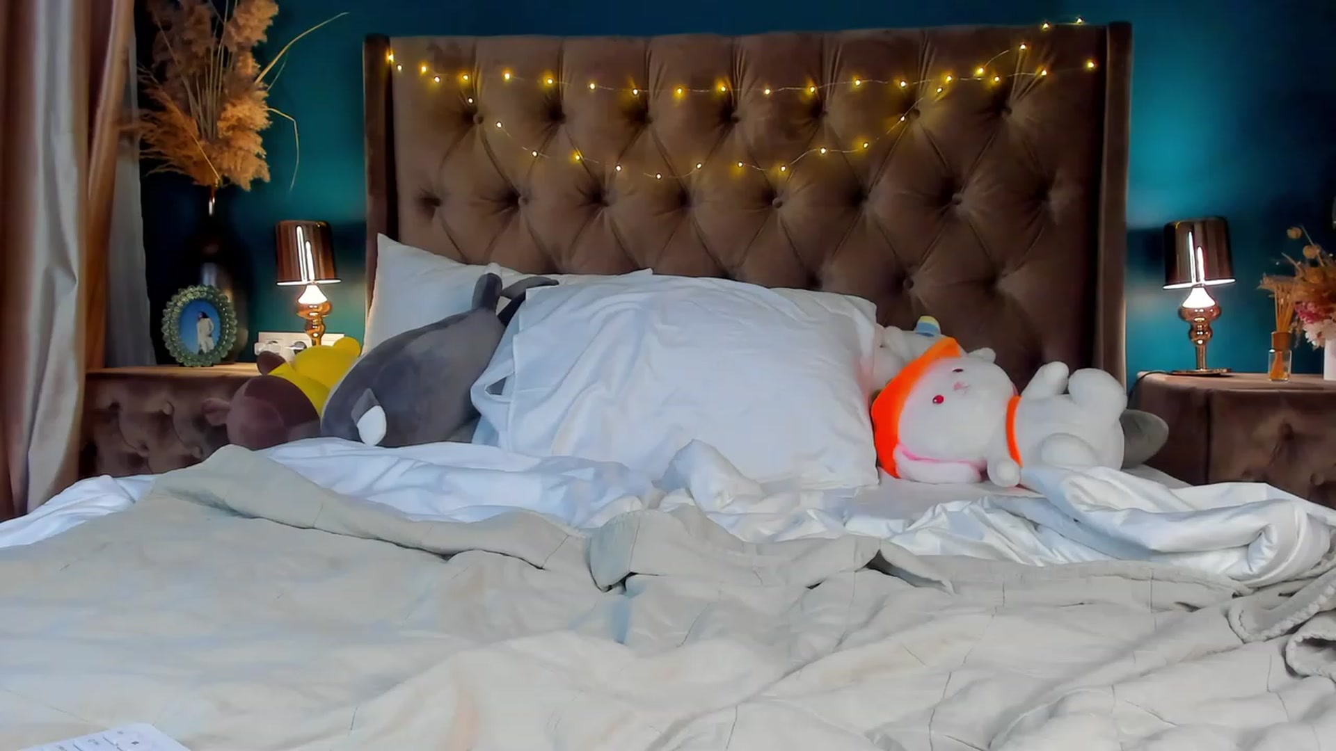 Gallery image thumbnail from ElsaYoung's myfreecams stream on, 02/23/2024, 05:08 image 6 of 20