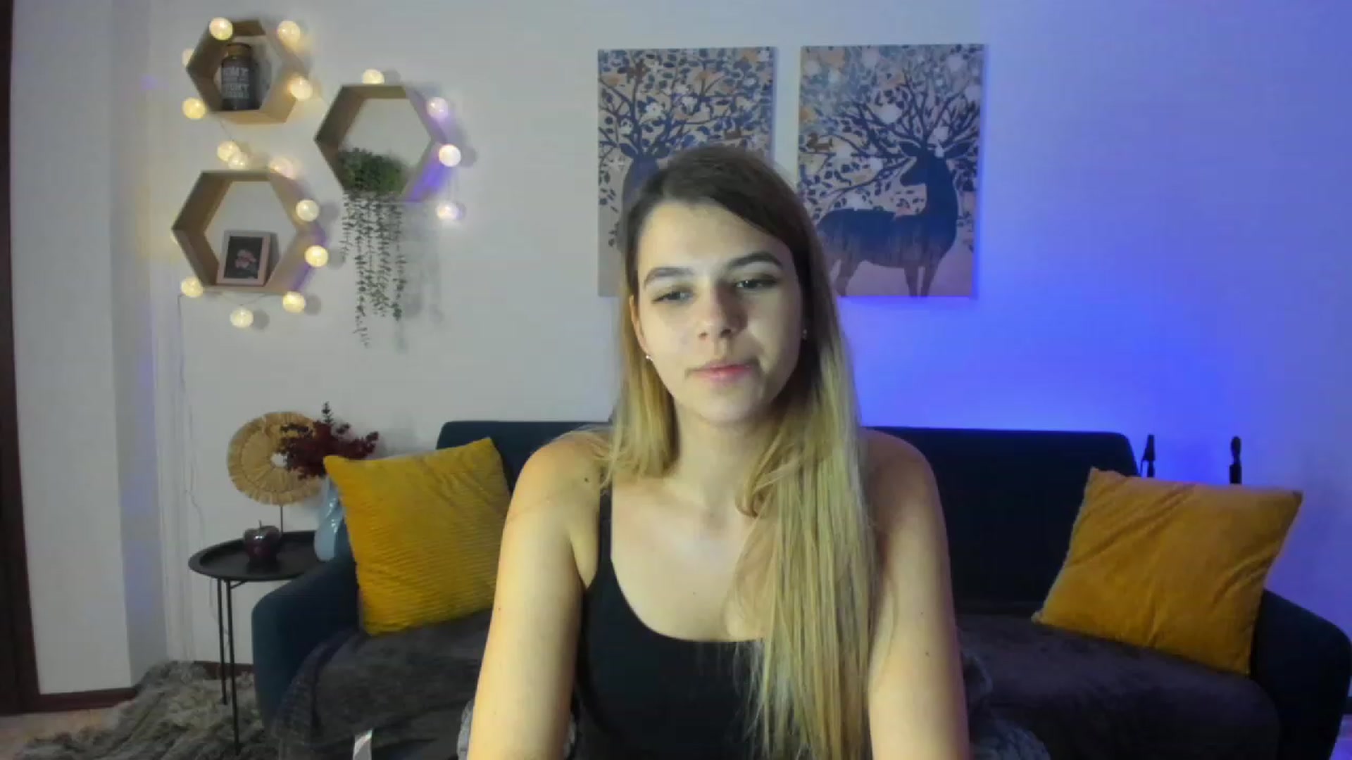 Gallery image thumbnail from Elsa_Fox's myfreecams stream on, 12/19/2022, 11:27 image 7 of 20