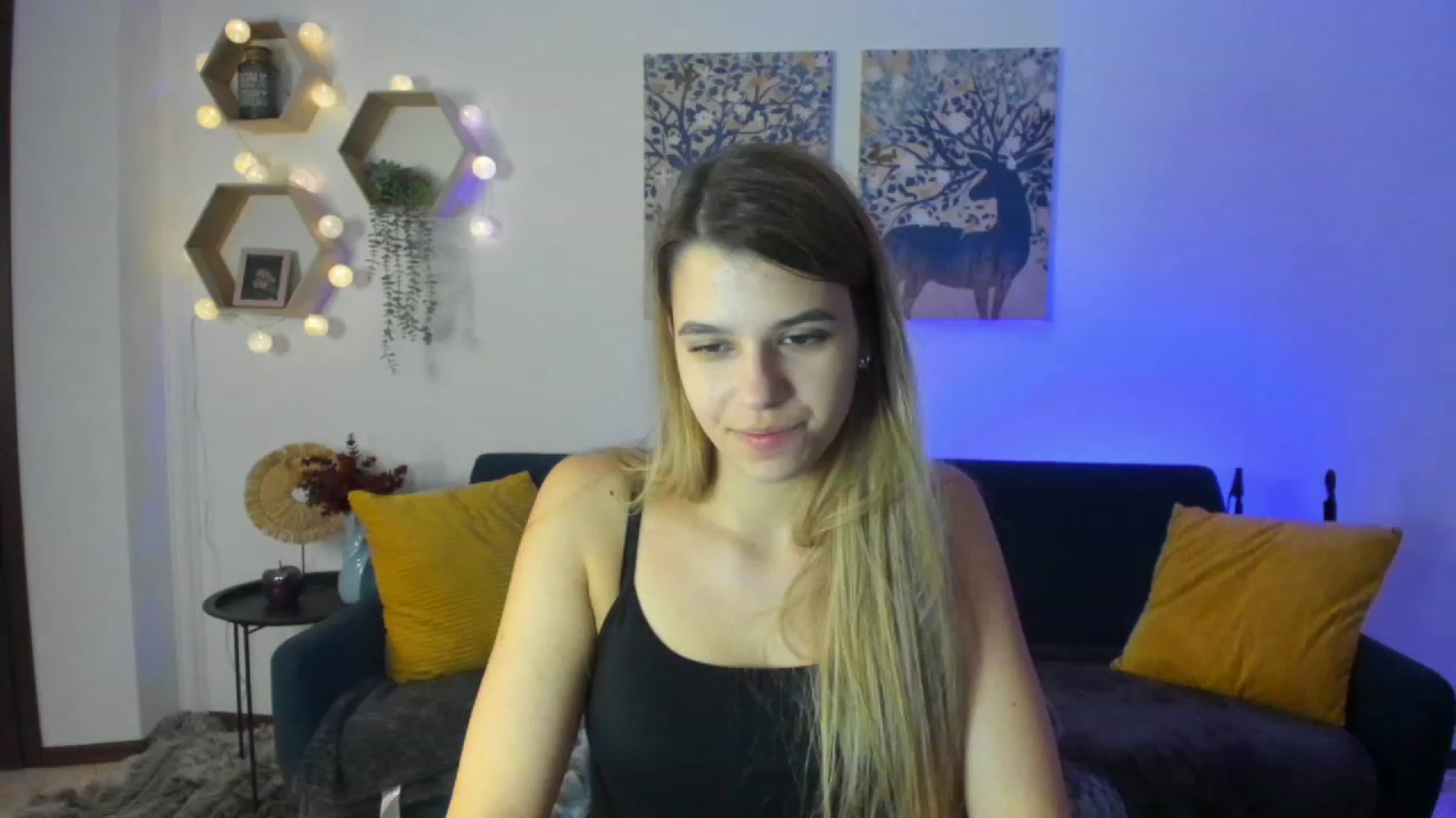 Gallery image thumbnail from Elsa_Fox's myfreecams stream on, 12/19/2022, 11:27 image 4 of 20