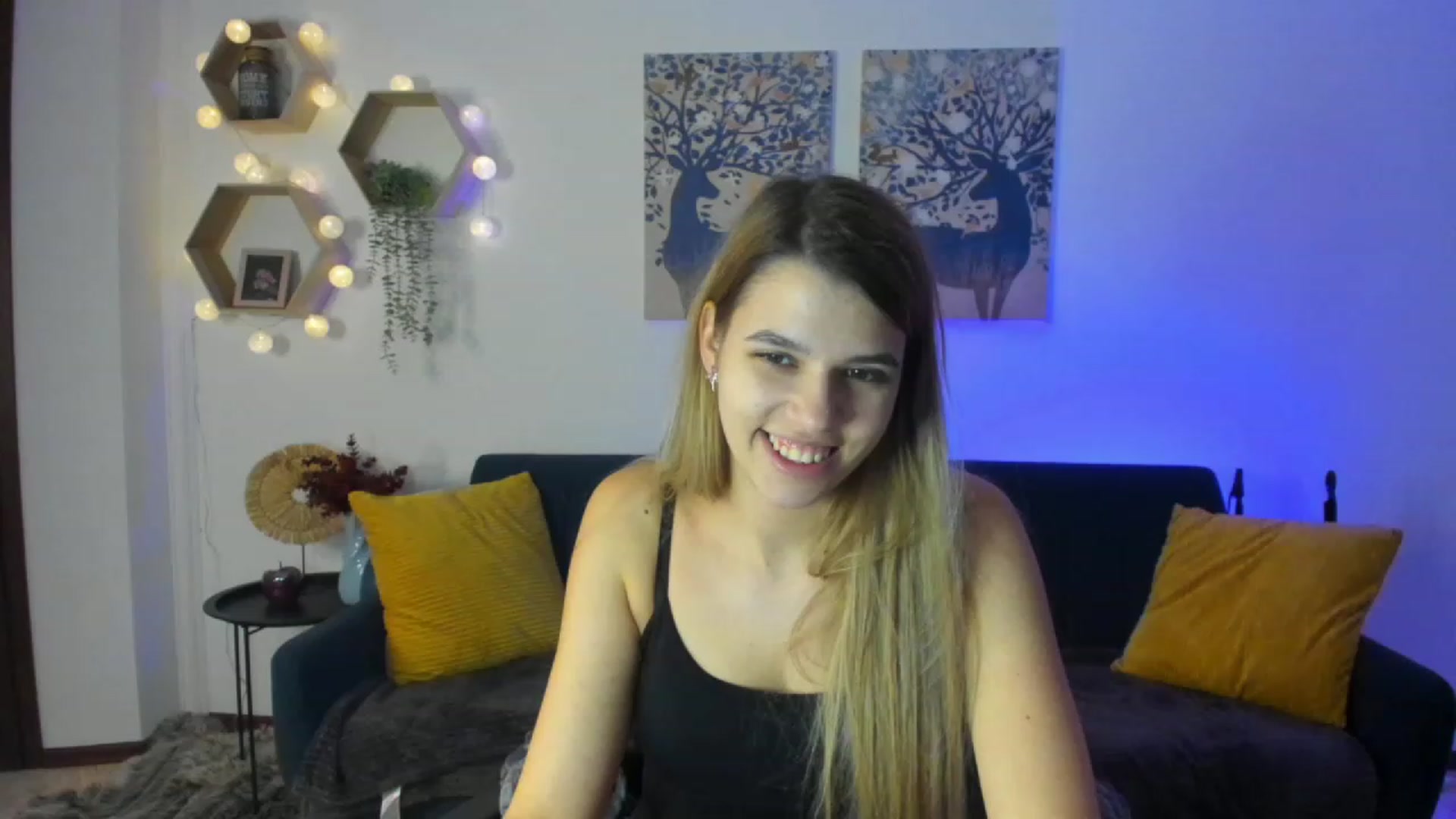 Gallery image thumbnail from Elsa_Fox's myfreecams stream on, 12/19/2022, 11:27 image 3 of 20