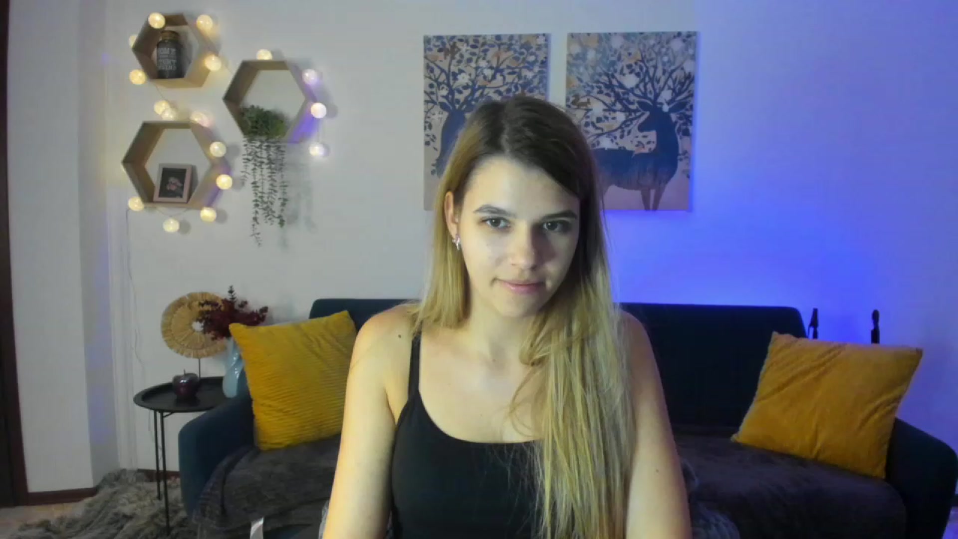 Gallery image thumbnail from Elsa_Fox's myfreecams stream on, 12/19/2022, 11:27 image 6 of 20