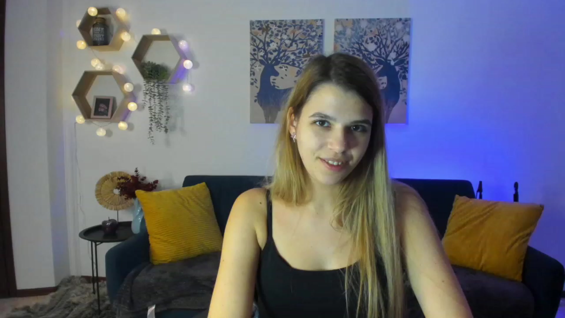 Gallery image thumbnail from Elsa_Fox's myfreecams stream on, 12/19/2022, 11:27 image 17 of 20